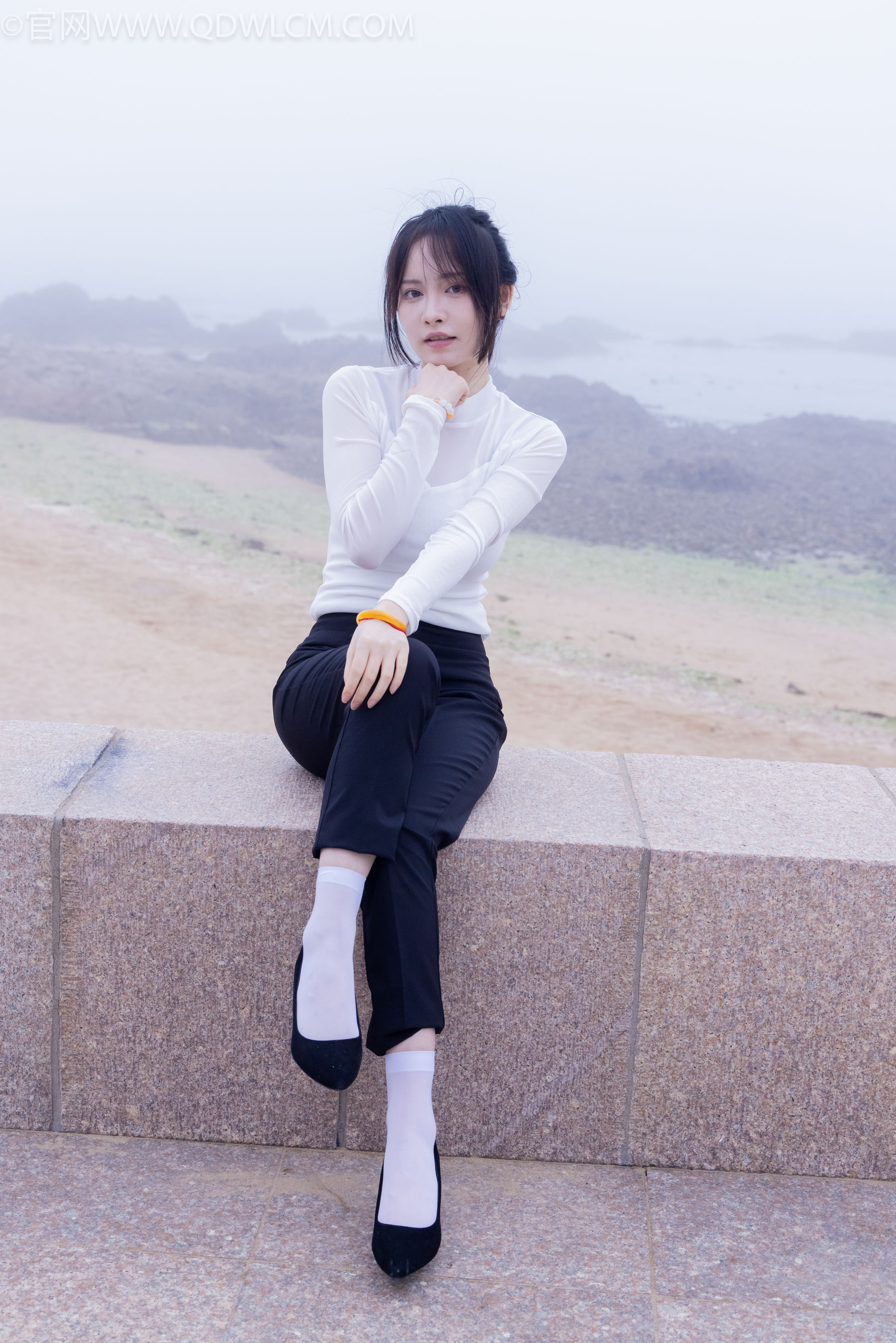 物恋传媒 No.2337 小酒 - 高跟鞋、短黑丝、短白丝/(315P)