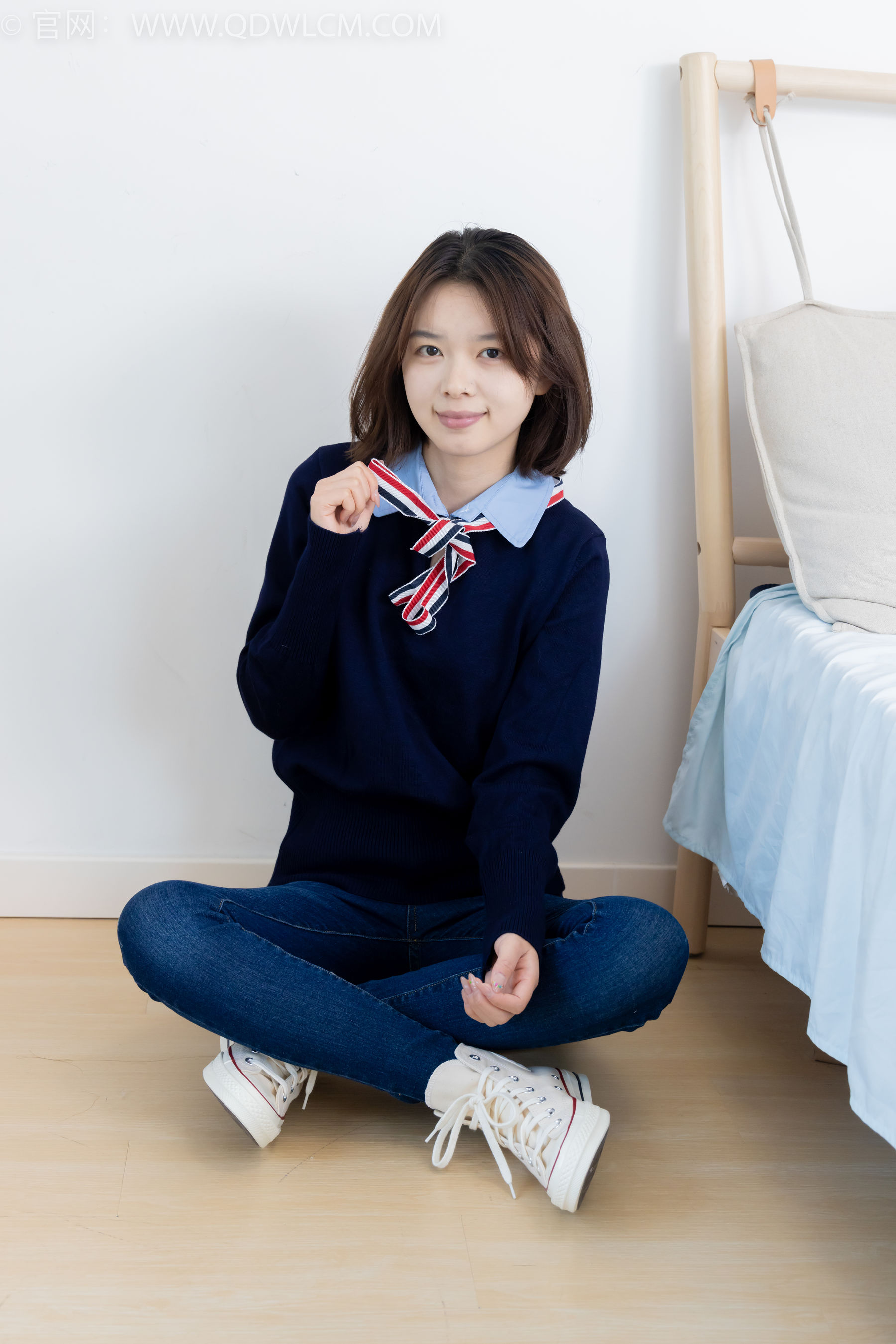 物恋传媒 No.2354 小悦 - 帆布鞋、白棉袜、裸足/(150P)