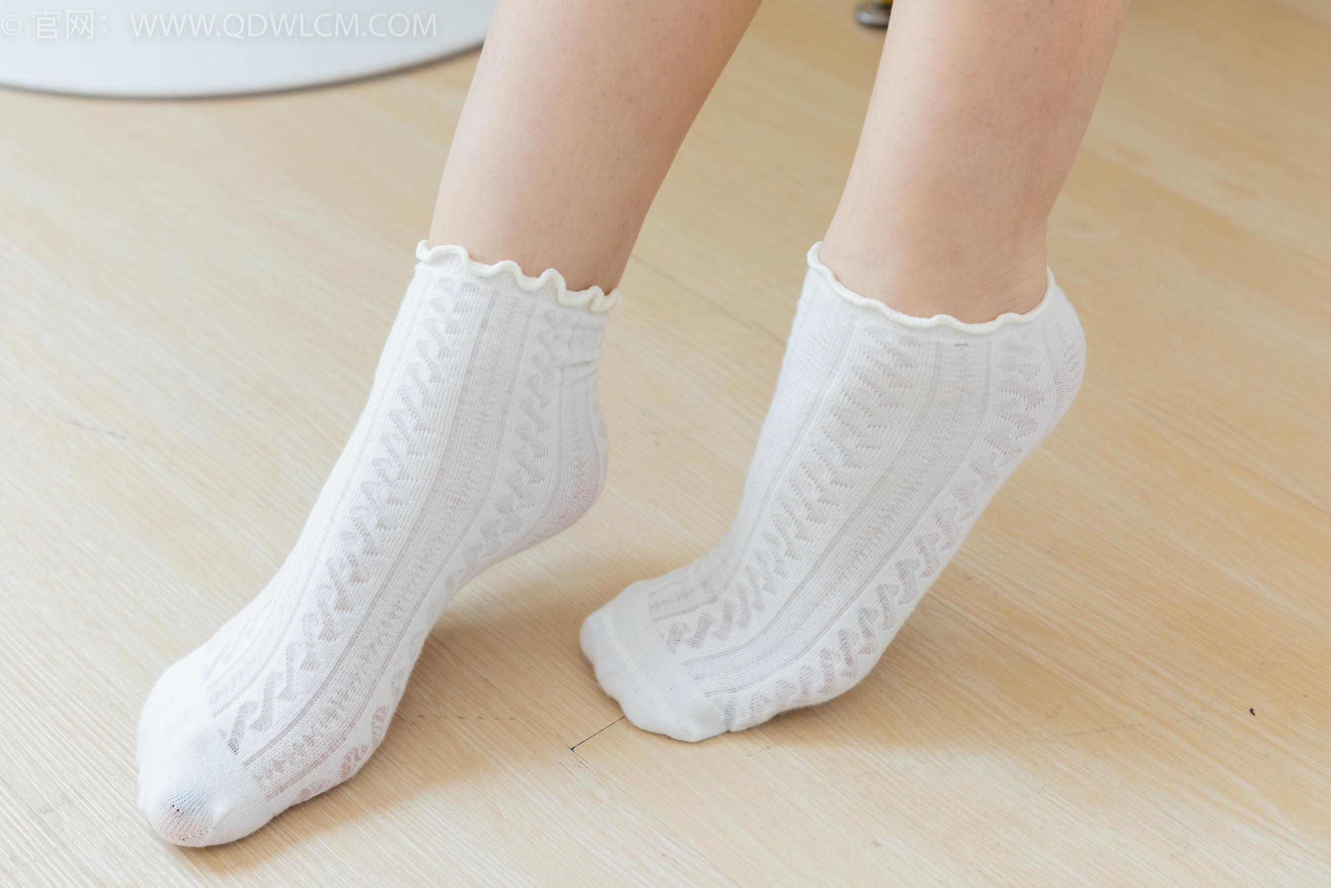 物恋传媒 No.2341 嘟嘟 - 板鞋、白棉袜、裸足、裸足涂精油/(190P)