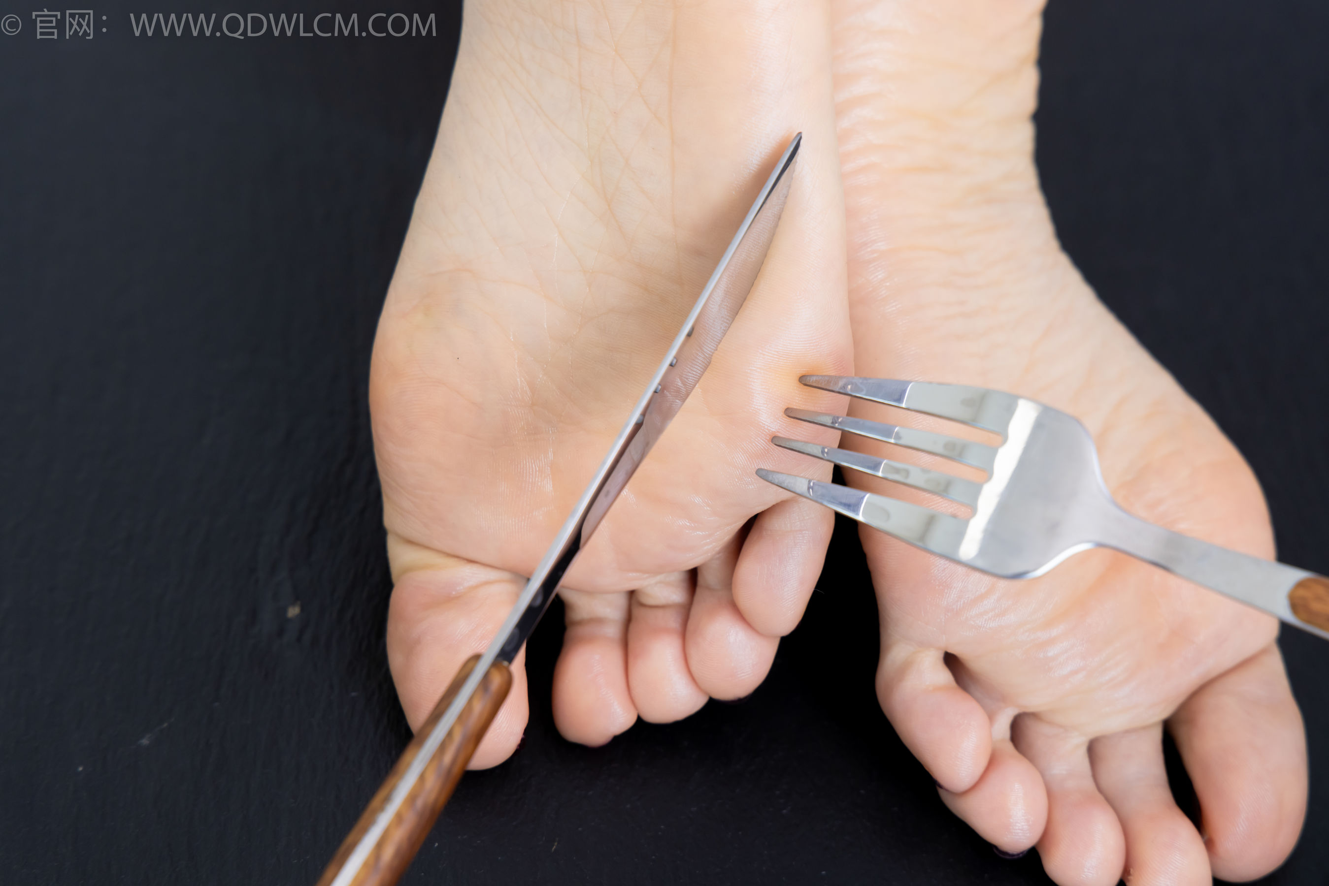 物恋传媒 No.2341 嘟嘟 - 板鞋、白棉袜、裸足、裸足涂精油/(190P)