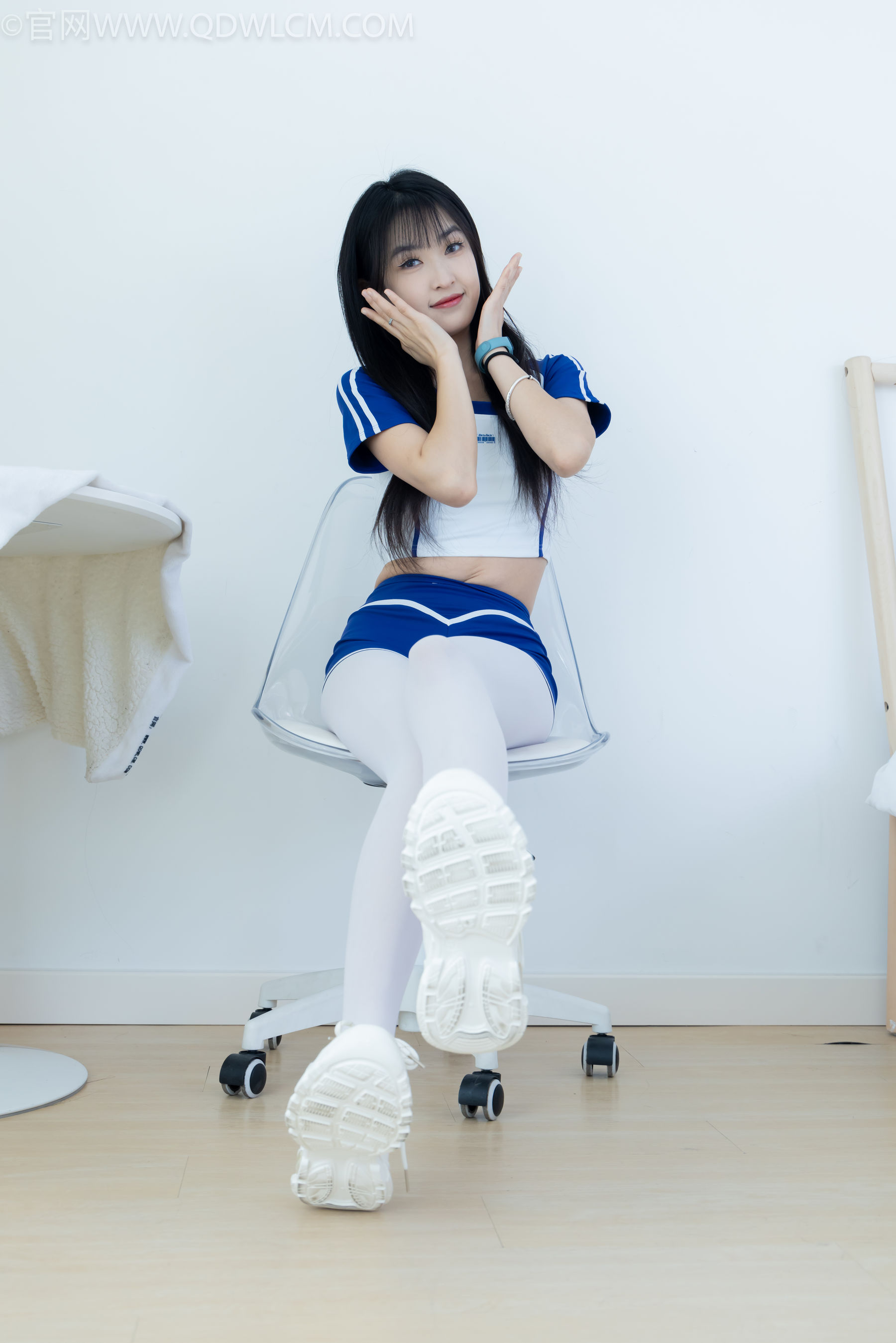 物恋传媒 No.2334 嘉木 - 运动鞋、厚白丝、裸足、裸足/(242P)