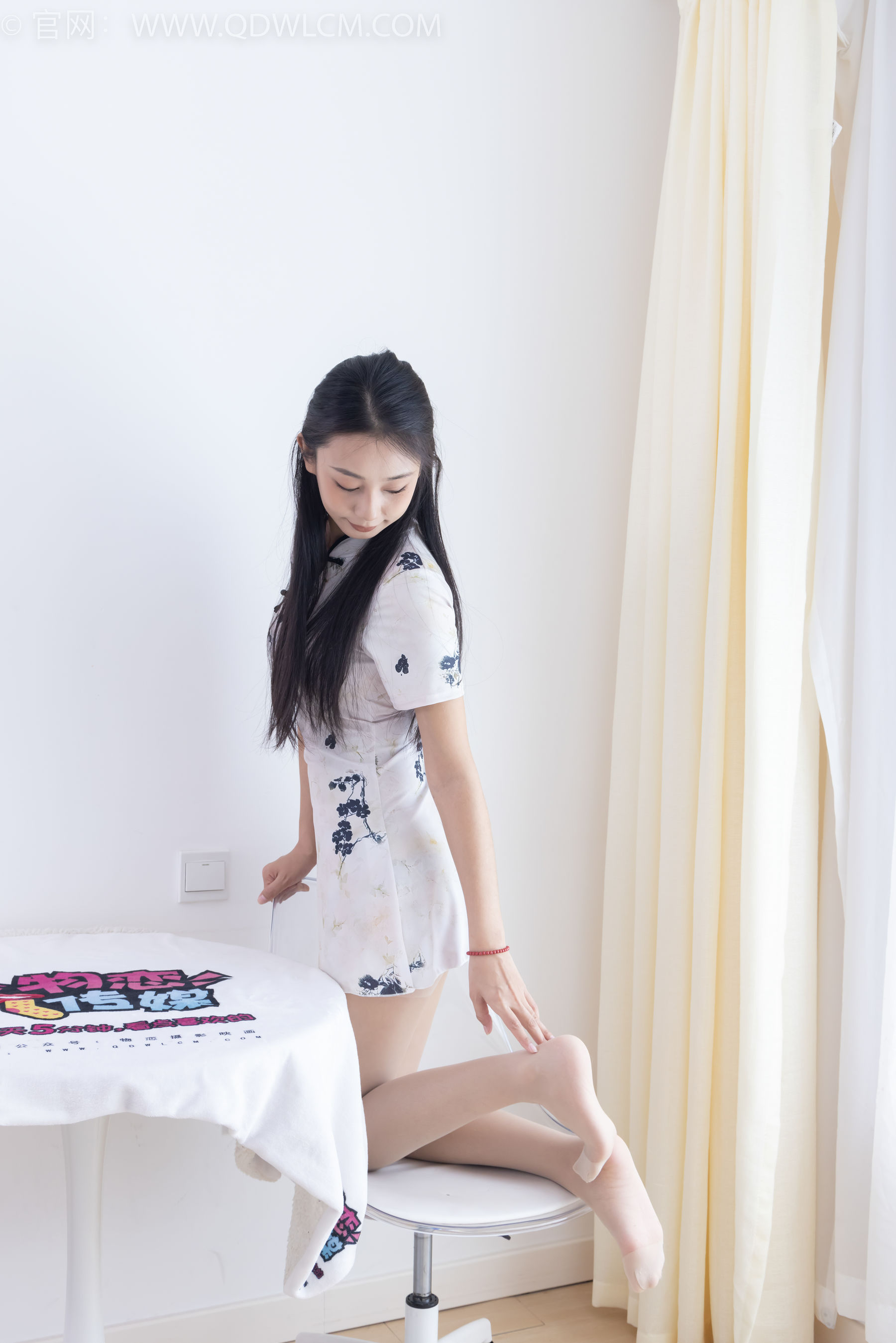 物恋传媒 No.2343 岚岚 - 高跟鞋、自然穿旧薄肉丝、短旗袍/(170P)