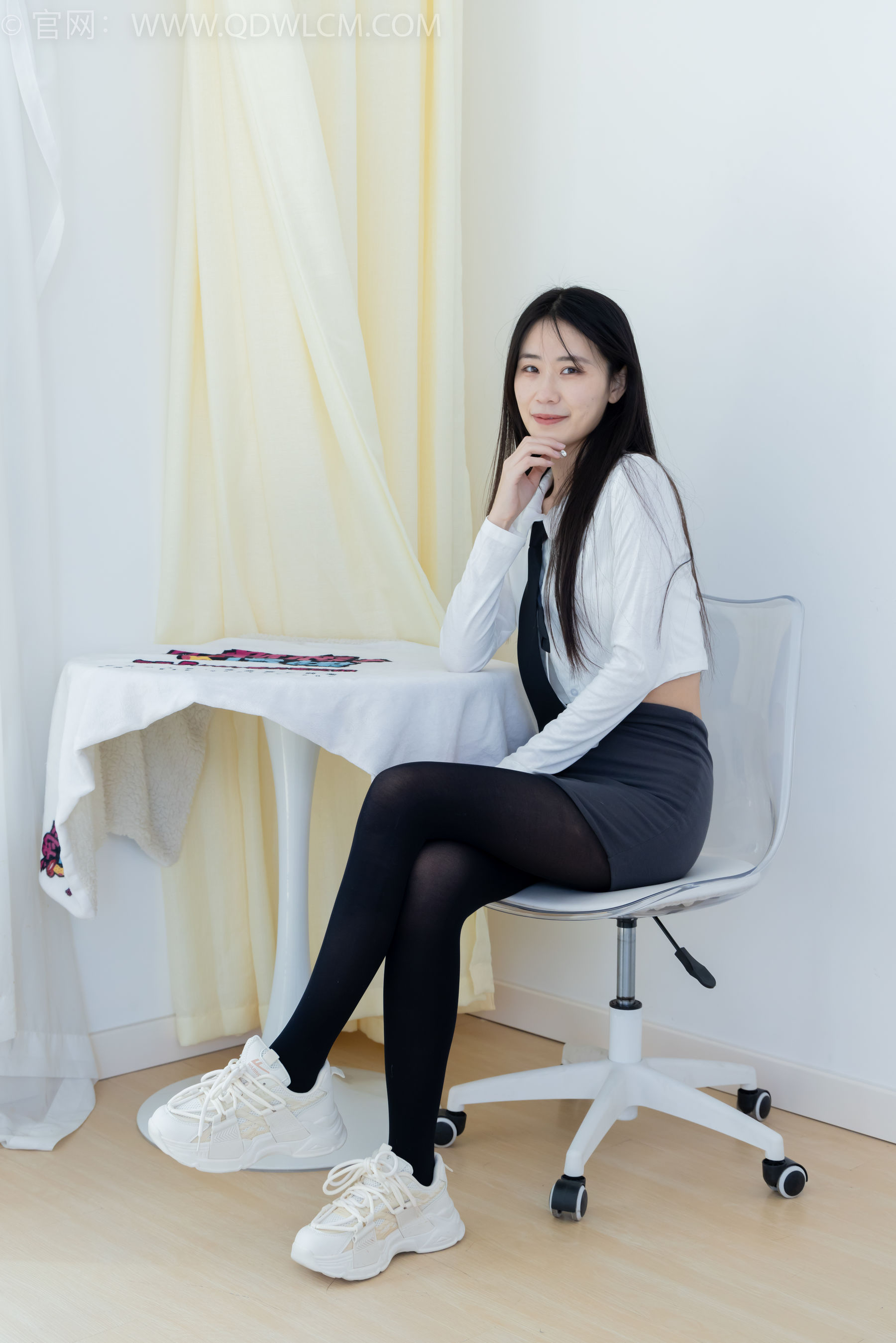 物恋传媒 No.2346 菜菜 - 运动鞋、厚黑丝、裸足/(167P)