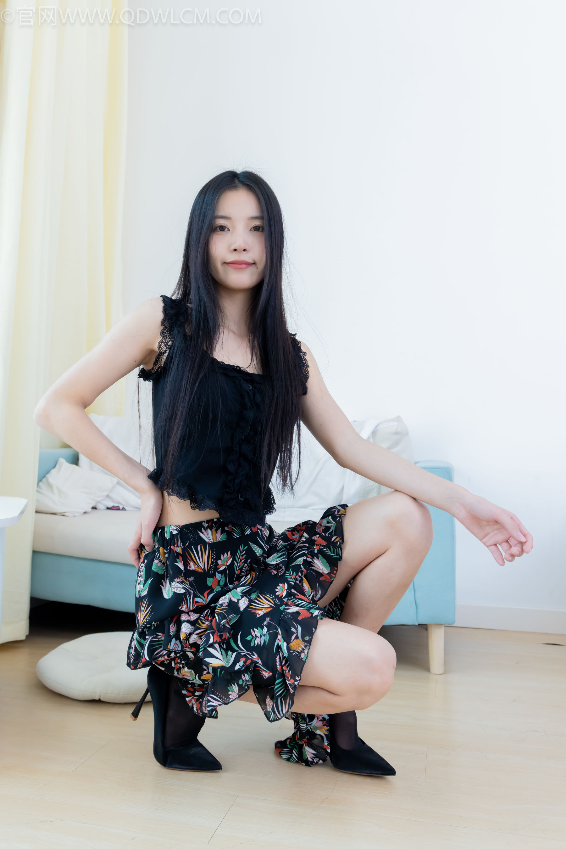 物恋传媒 No.2332 茯苓 - 短靴、短黑丝、裸足/(184P)