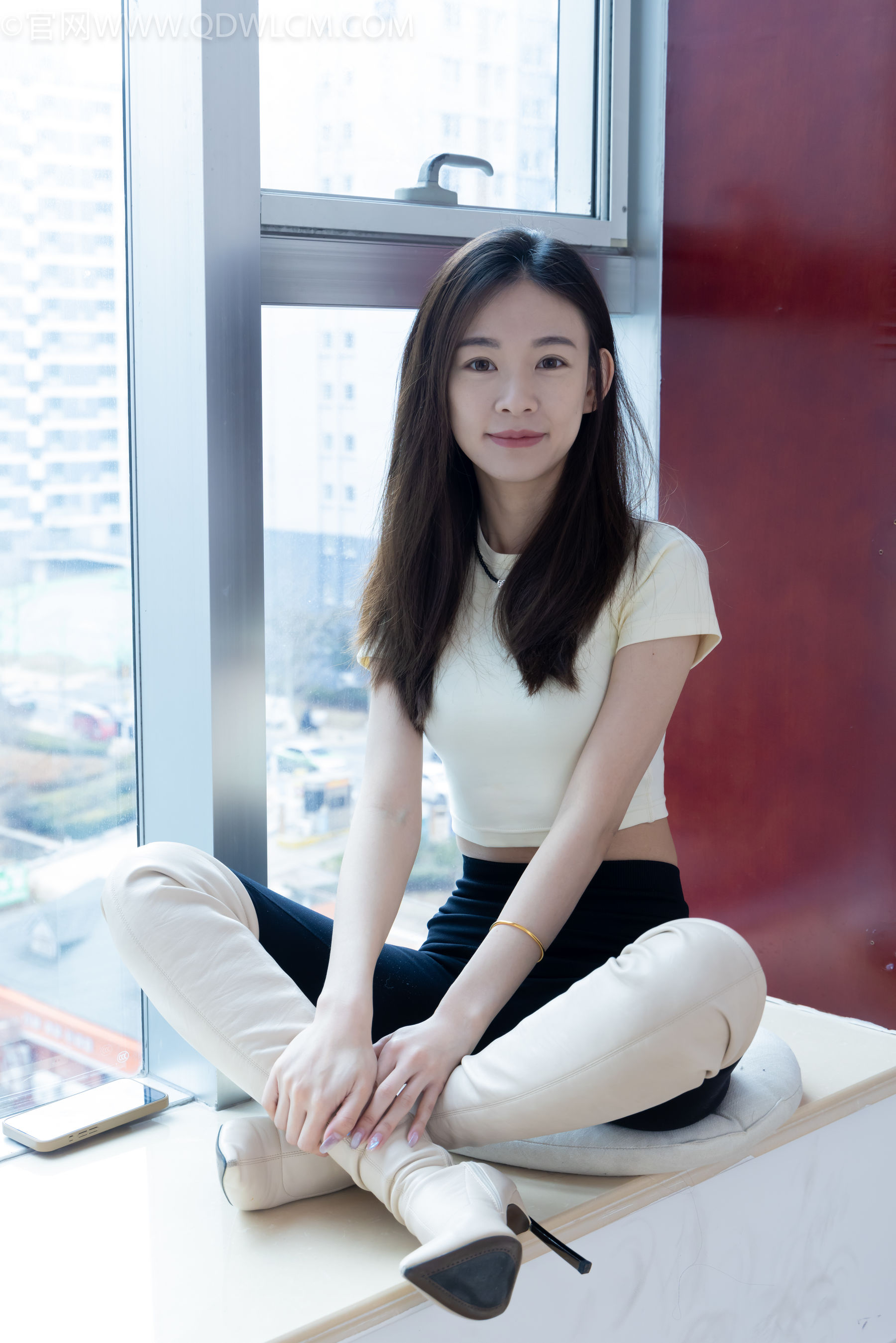 物恋传媒 No.2339 婷婷 - 长靴、白棉袜、裸足/(175P)