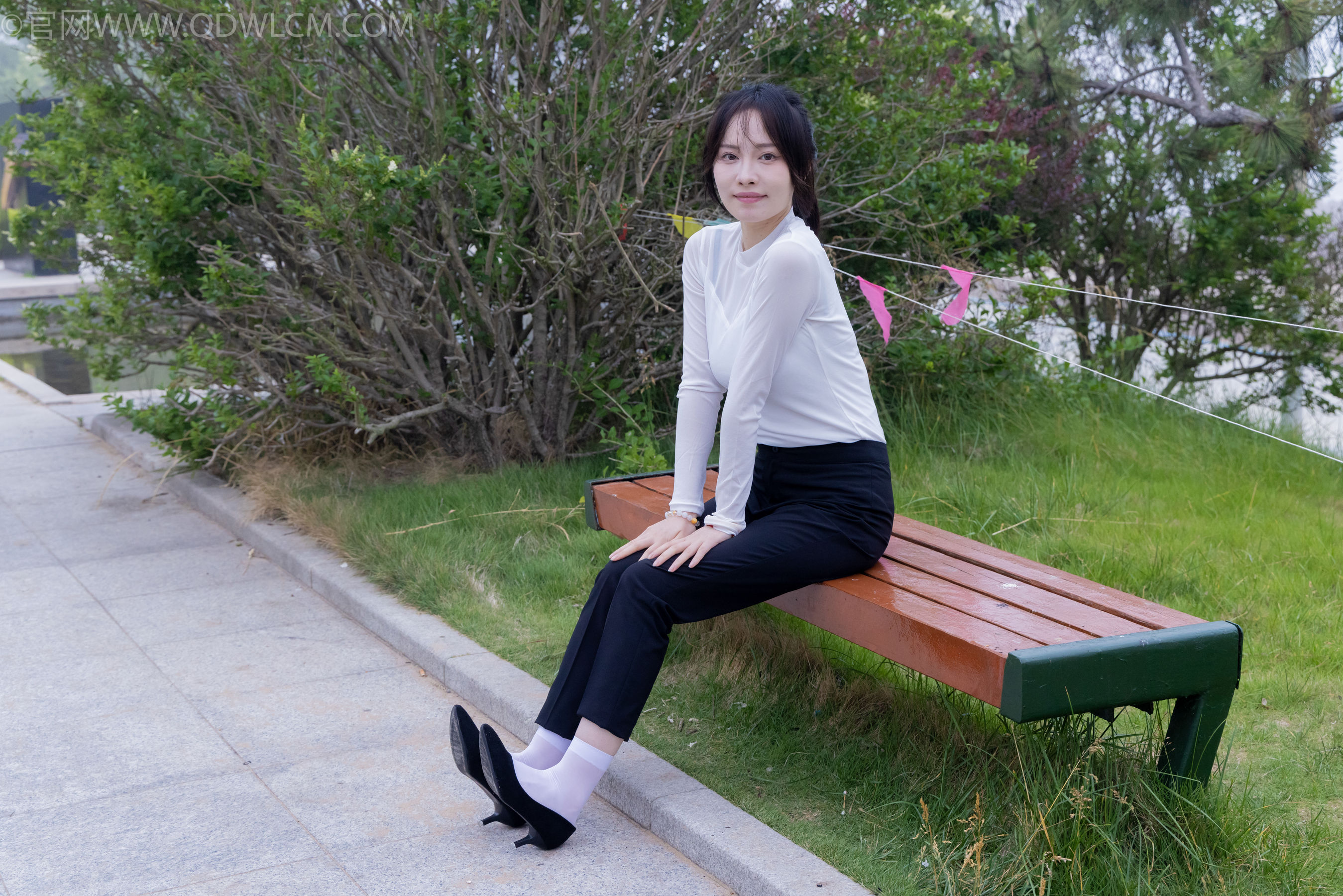 物恋传媒 No.2337 小酒 - 高跟鞋、短黑丝、短白丝/(315P)