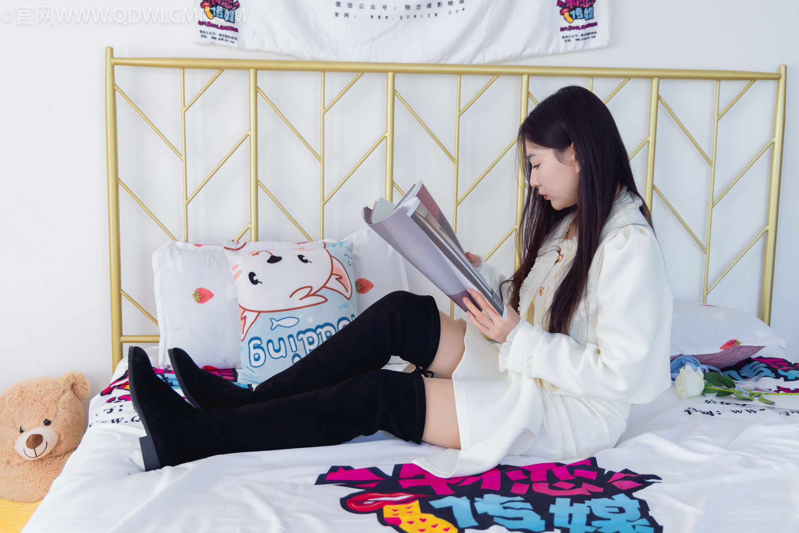 物恋传媒 No.2335 美兔 - 布鞋、长靴、白棉袜、薄肉丝/(227P)