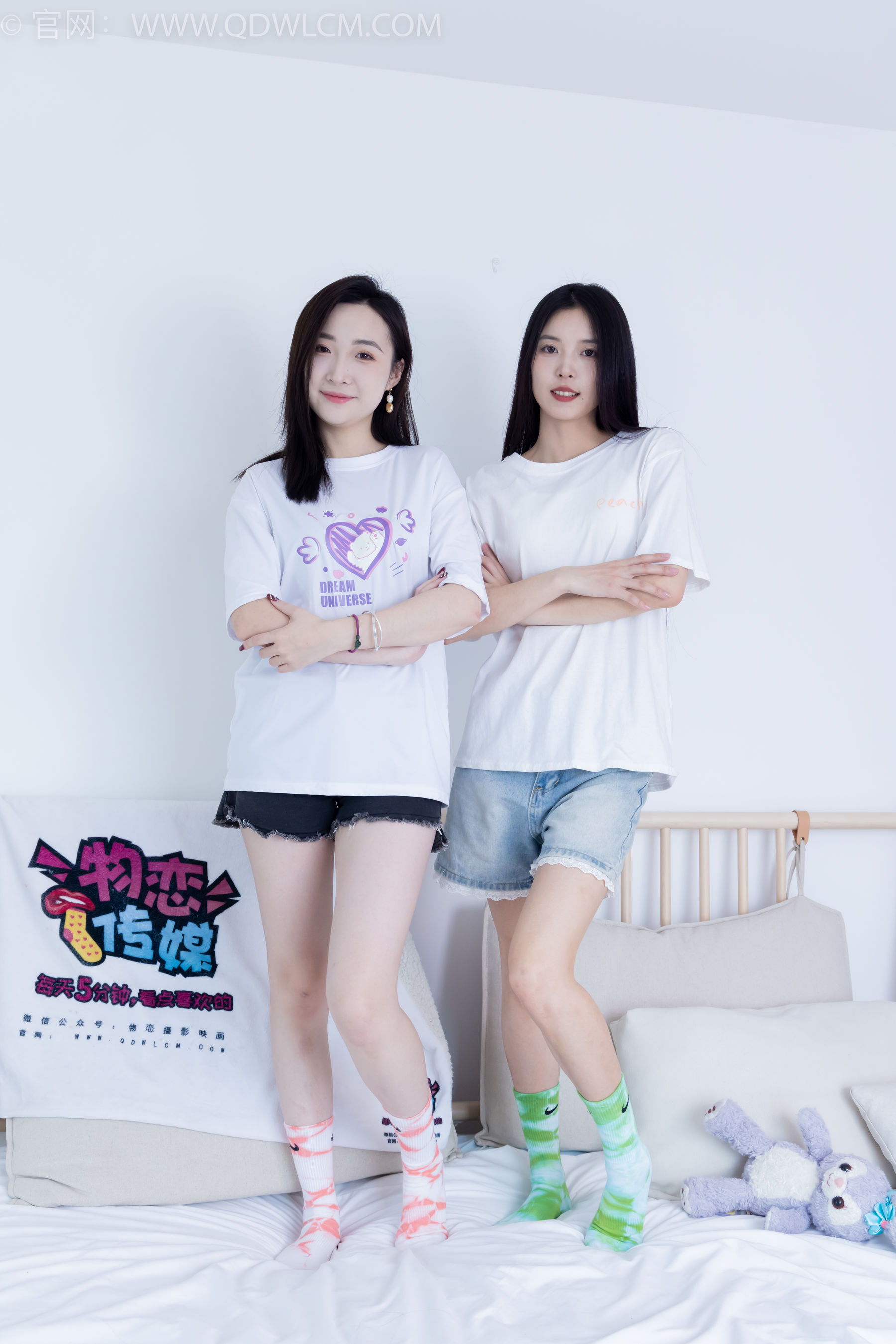 物恋传媒 No.2345 茯苓&恬恬 - 两双板鞋、红棉袜、绿棉袜、裸足/(165P)