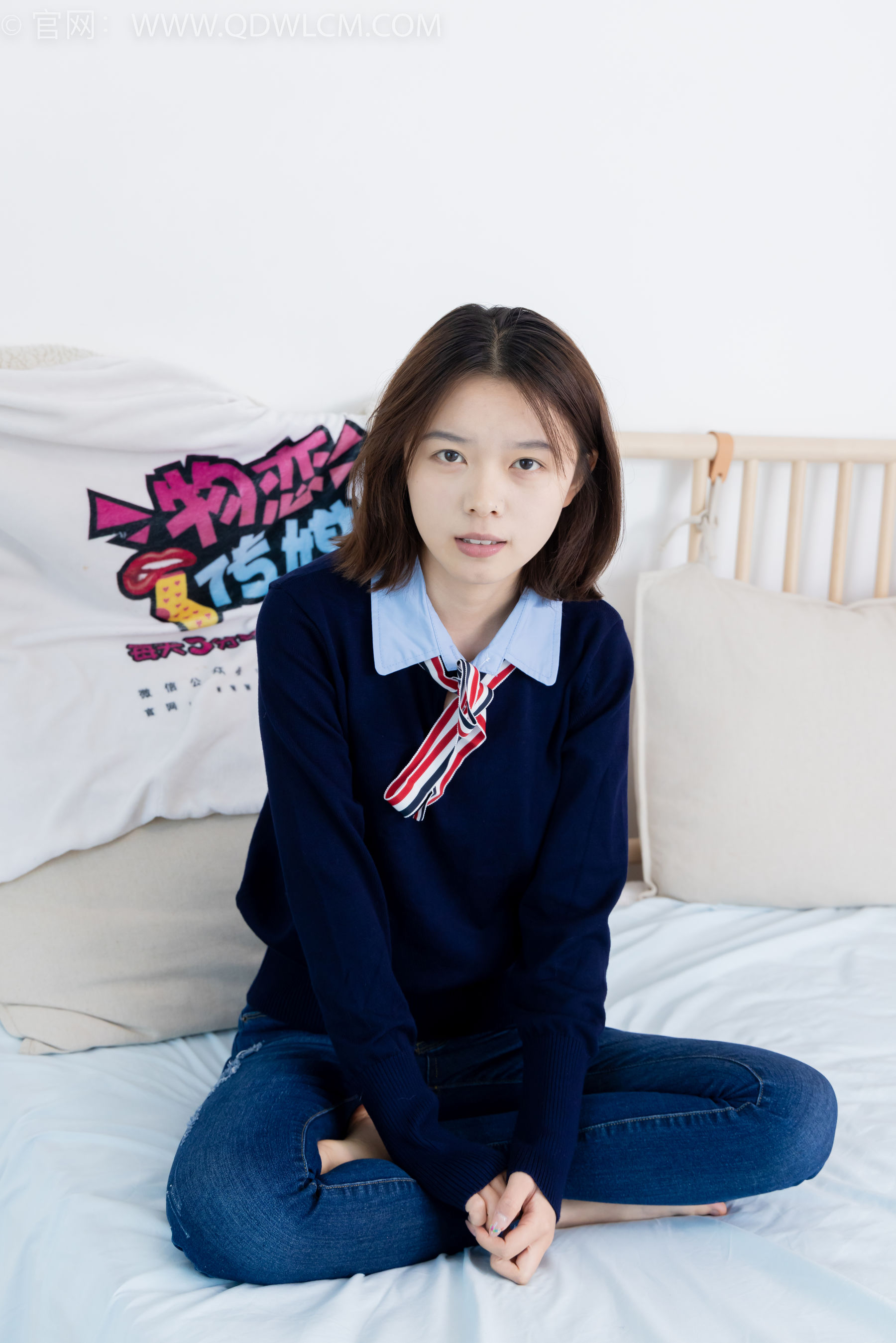 物恋传媒 No.2354 小悦 - 帆布鞋、白棉袜、裸足/(150P)