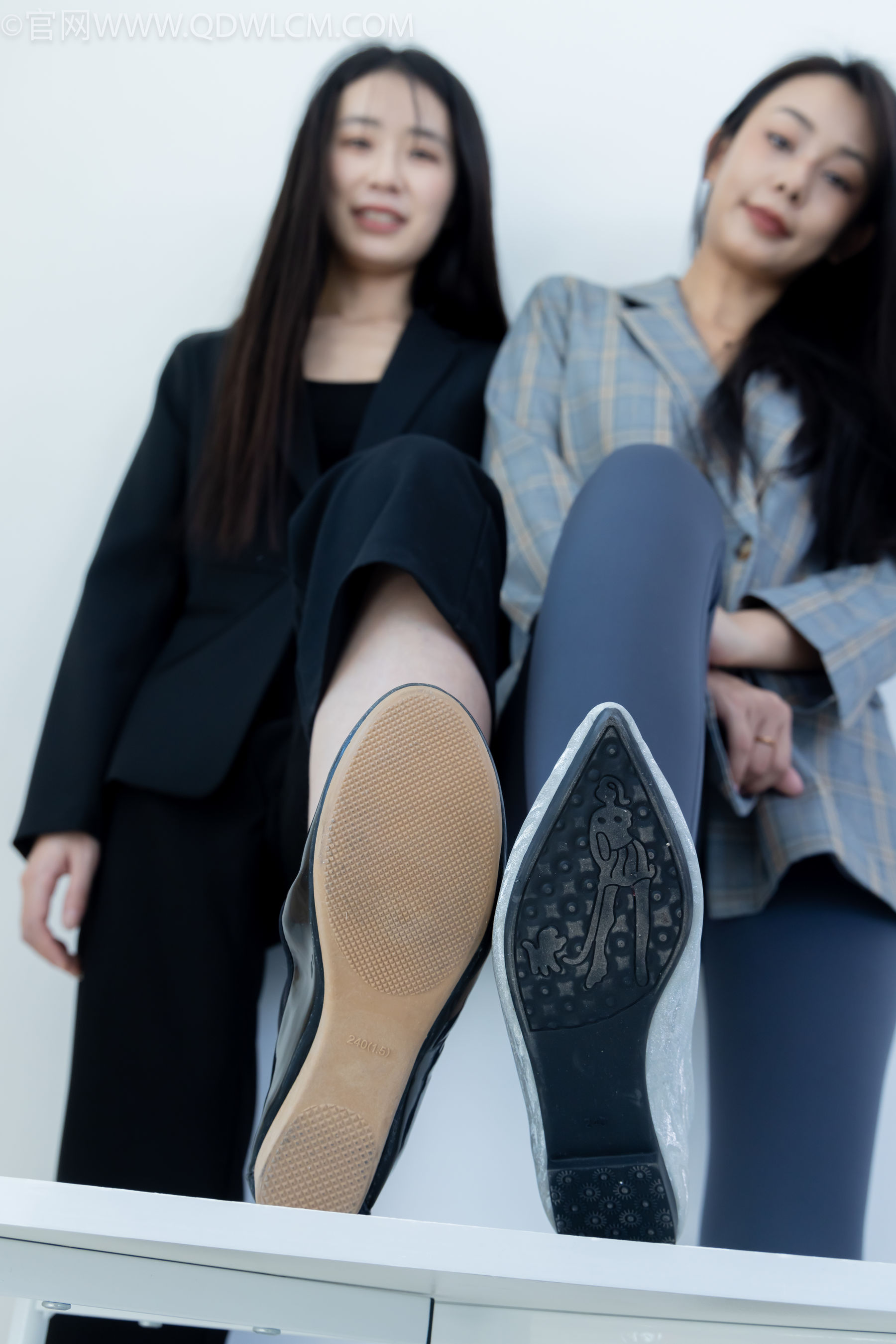 物恋传媒 No.2338 菜菜&岚岚 - 两双平底鞋、短黑丝、短肉丝/(169P)