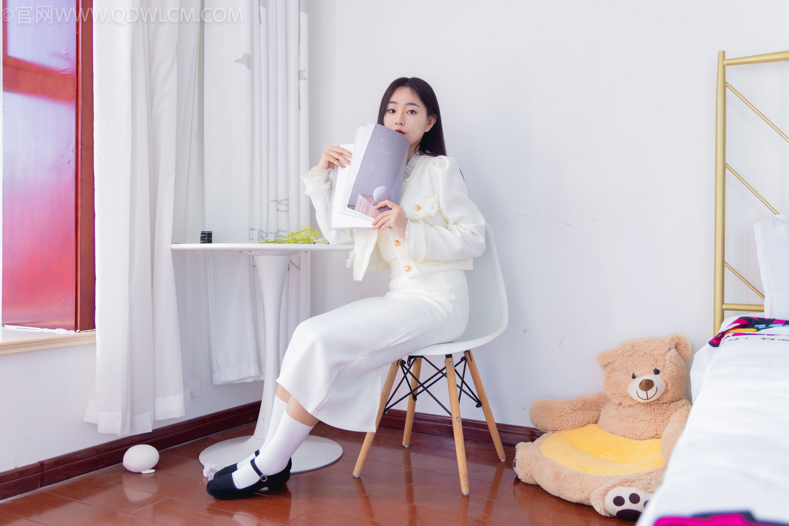 物恋传媒 No.2335 美兔 - 布鞋、长靴、白棉袜、薄肉丝/(227P)