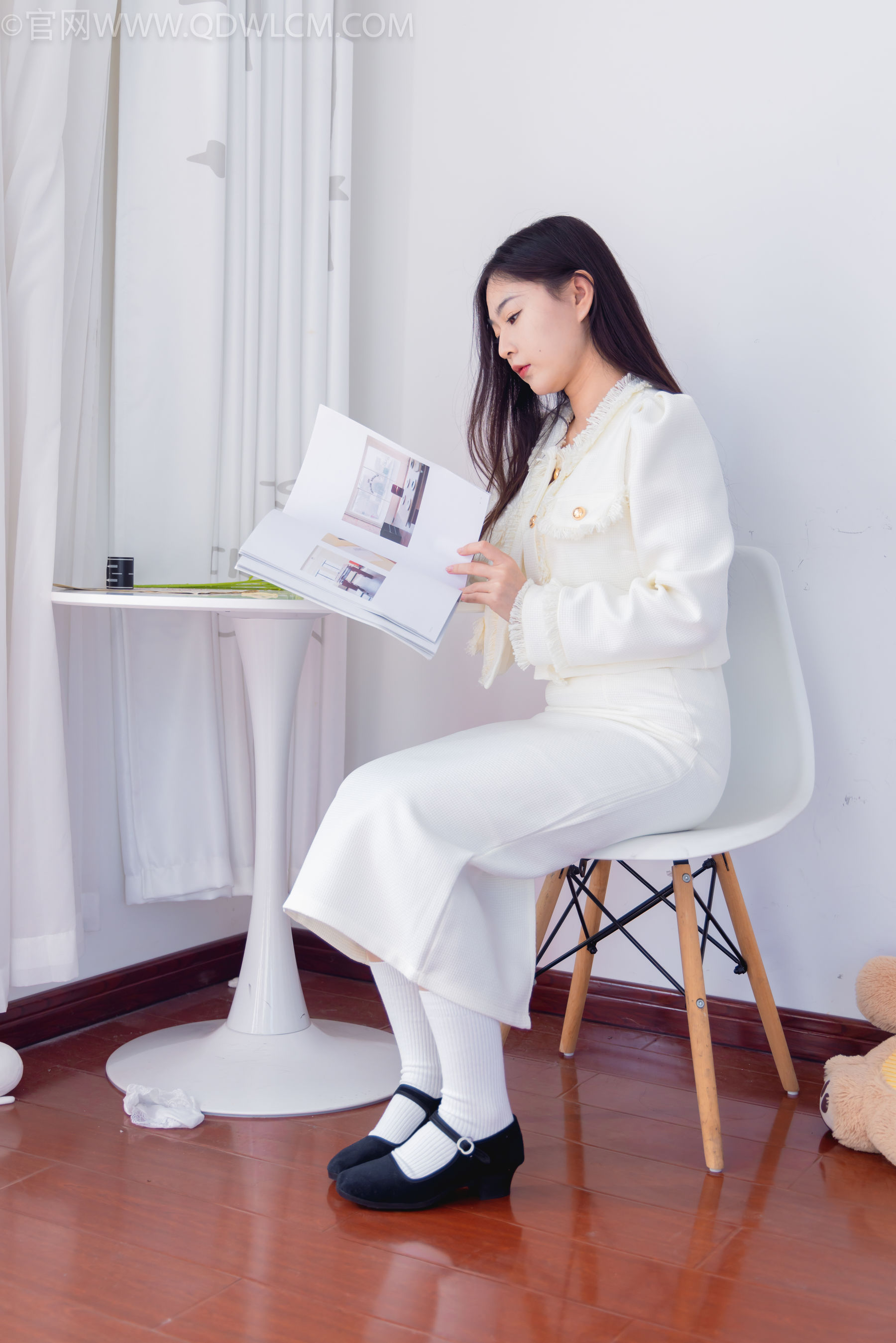 物恋传媒 No.2335 美兔 - 布鞋、长靴、白棉袜、薄肉丝/(227P)