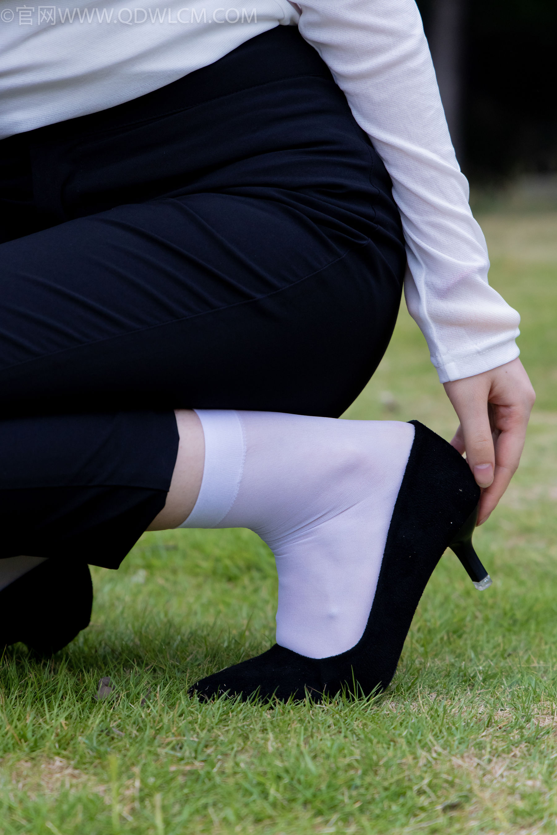 物恋传媒 No.2337 小酒 - 高跟鞋、短黑丝、短白丝/(315P)