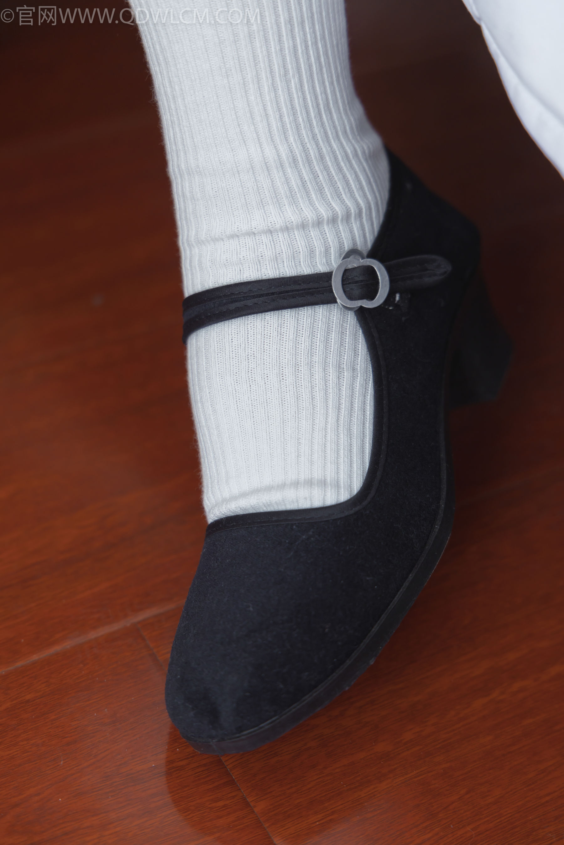 物恋传媒 No.2335 美兔 - 布鞋、长靴、白棉袜、薄肉丝/(227P)