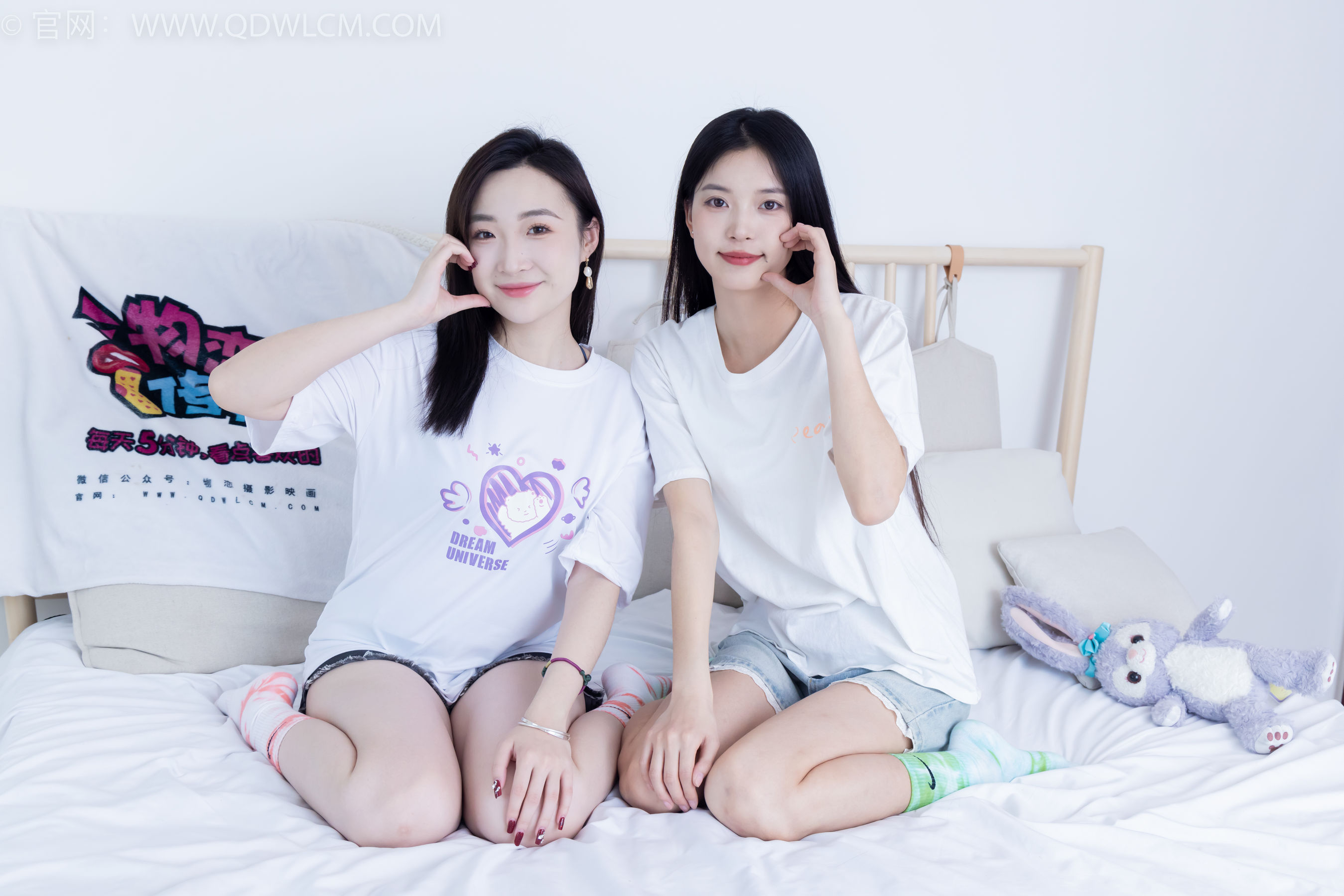 物恋传媒 No.2345 茯苓&恬恬 - 两双板鞋、红棉袜、绿棉袜、裸足/(165P)