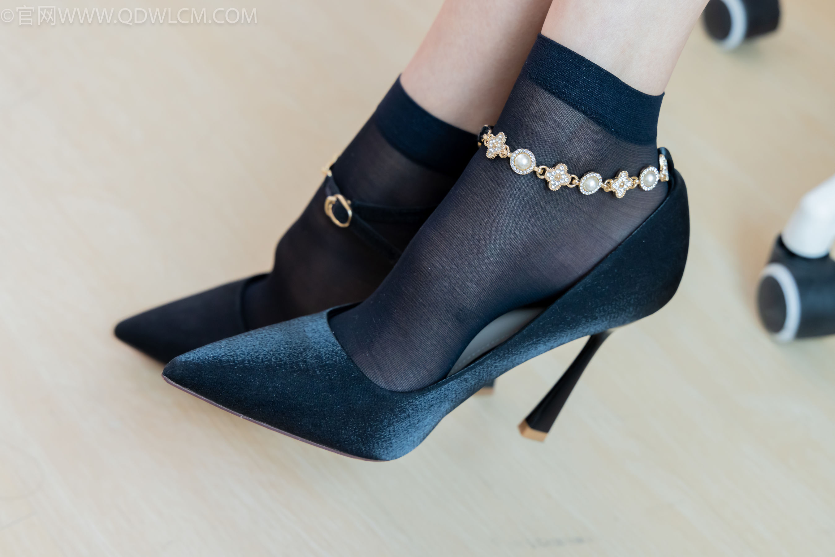 物恋传媒 No.2332 茯苓 - 短靴、短黑丝、裸足/(184P)