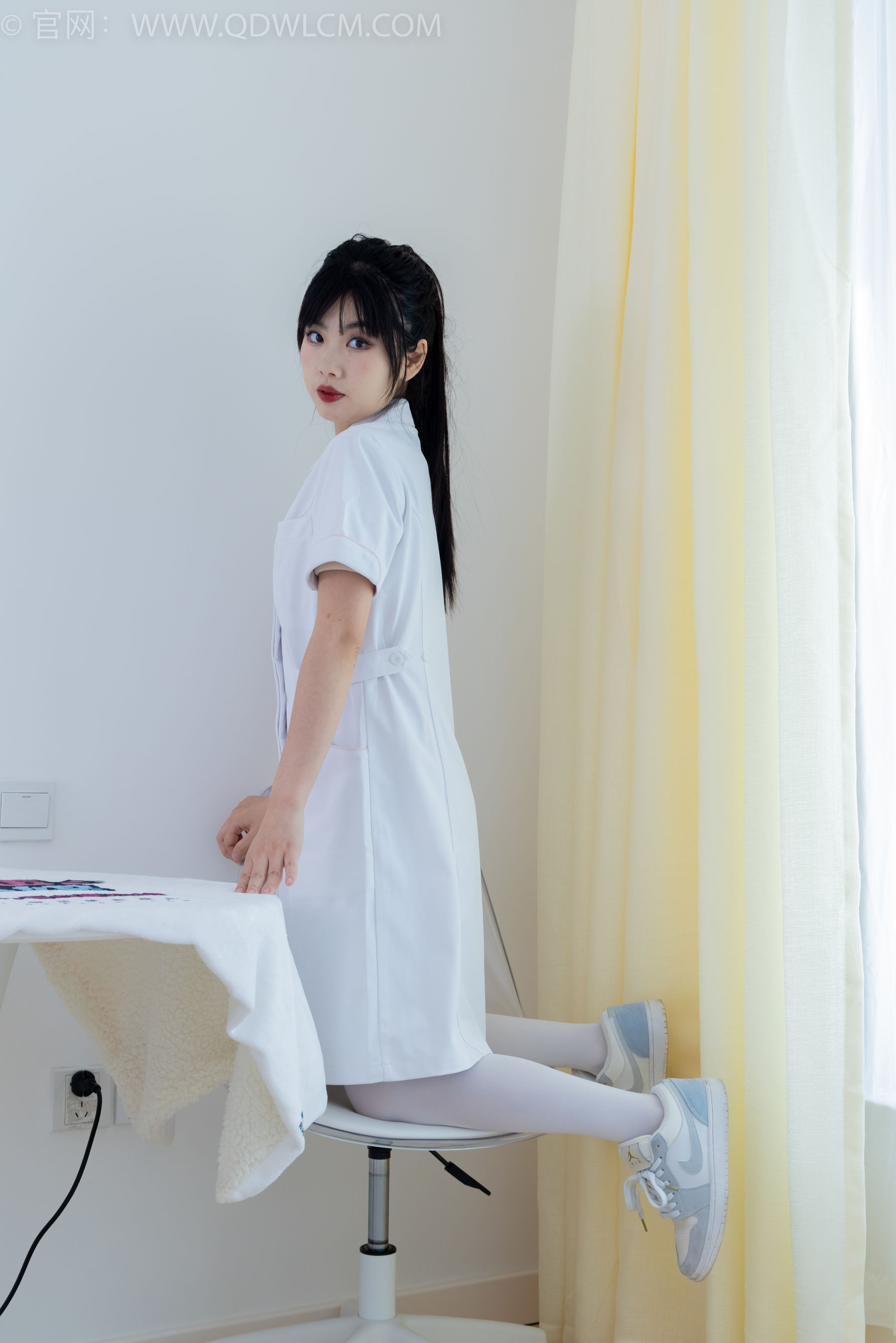 物恋传媒 No.2347 米米 - 板鞋、自然穿脏厚白丝、护士服/(170P)