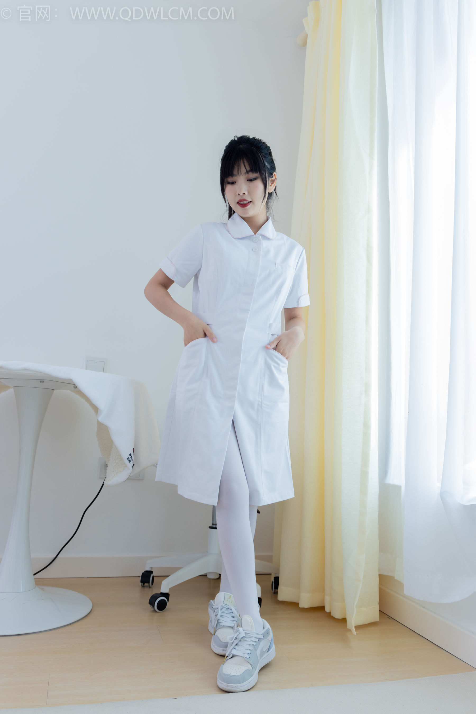 物恋传媒 No.2347 米米 - 板鞋、自然穿脏厚白丝、护士服/(170P)