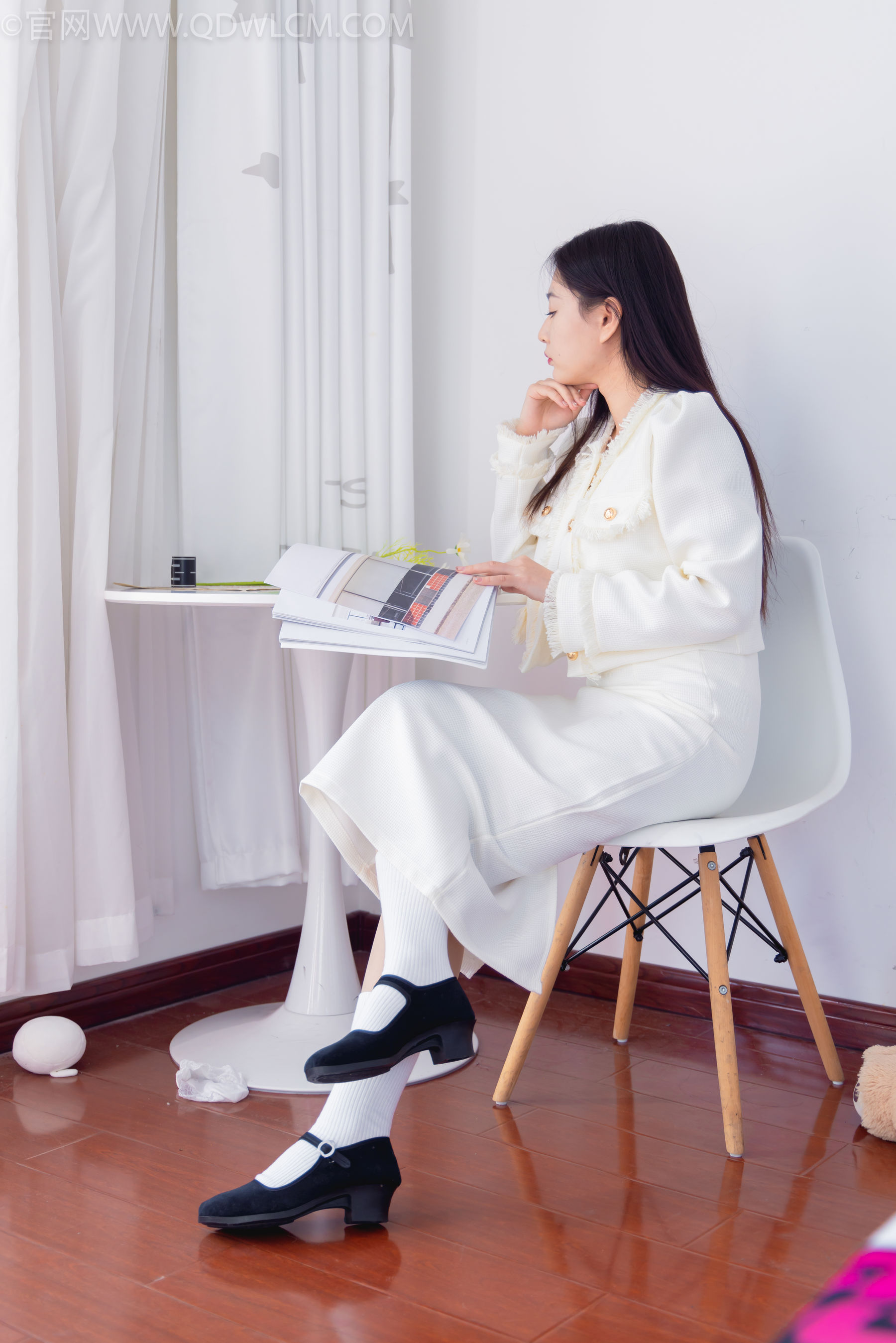 物恋传媒 No.2335 美兔 - 布鞋、长靴、白棉袜、薄肉丝/(227P)