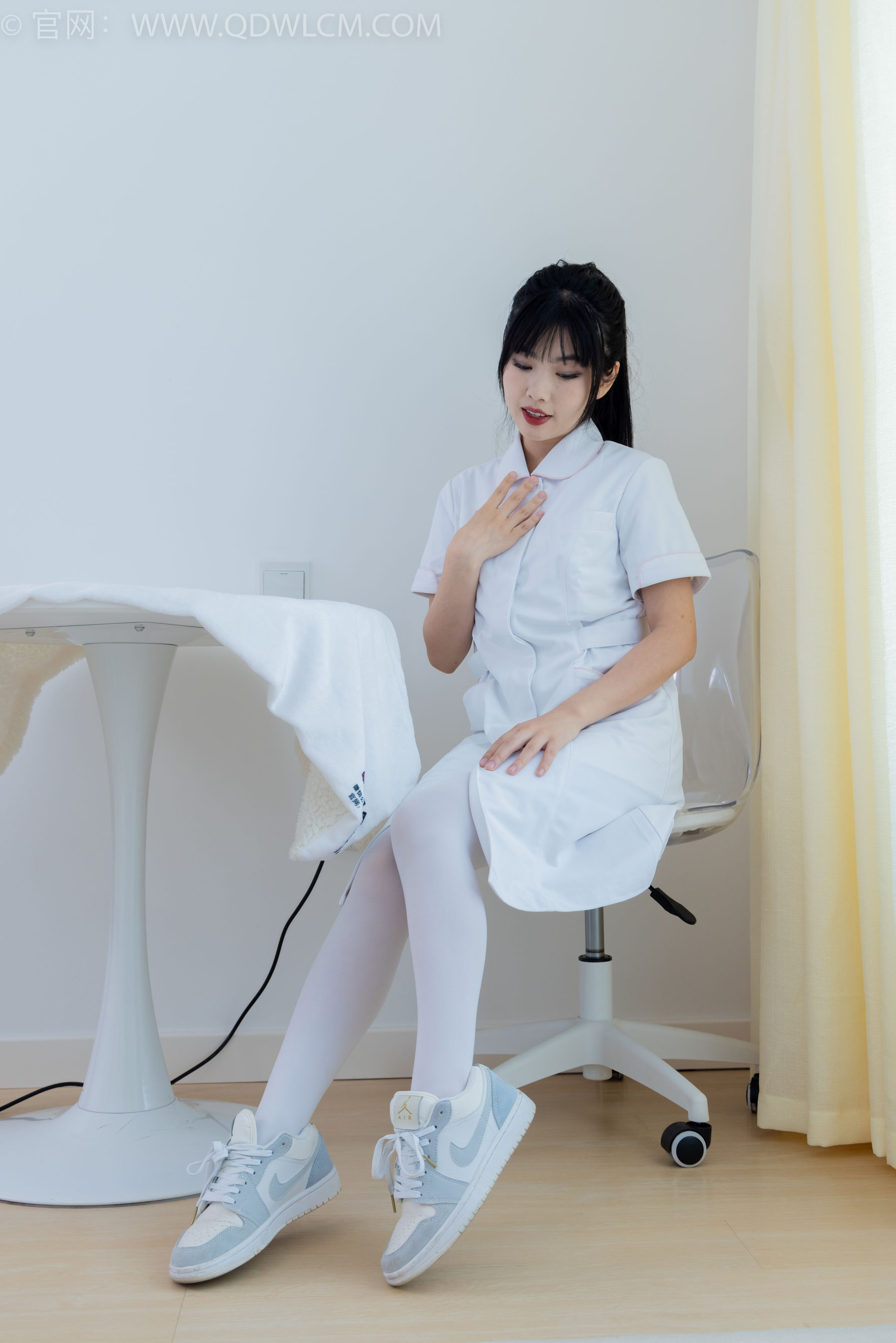 物恋传媒 No.2347 米米 - 板鞋、自然穿脏厚白丝、护士服/(170P)