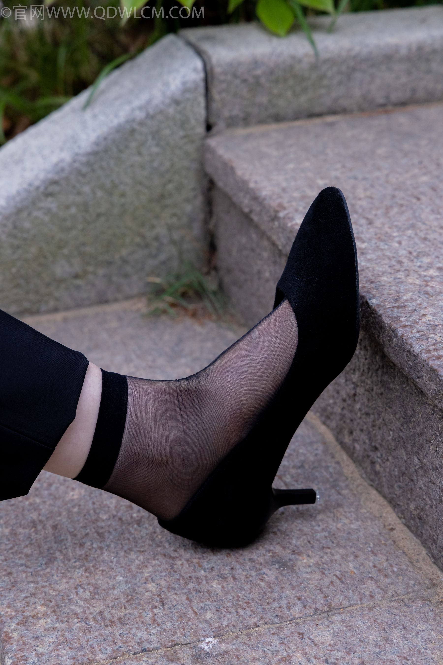 物恋传媒 No.2337 小酒 - 高跟鞋、短黑丝、短白丝/(315P)