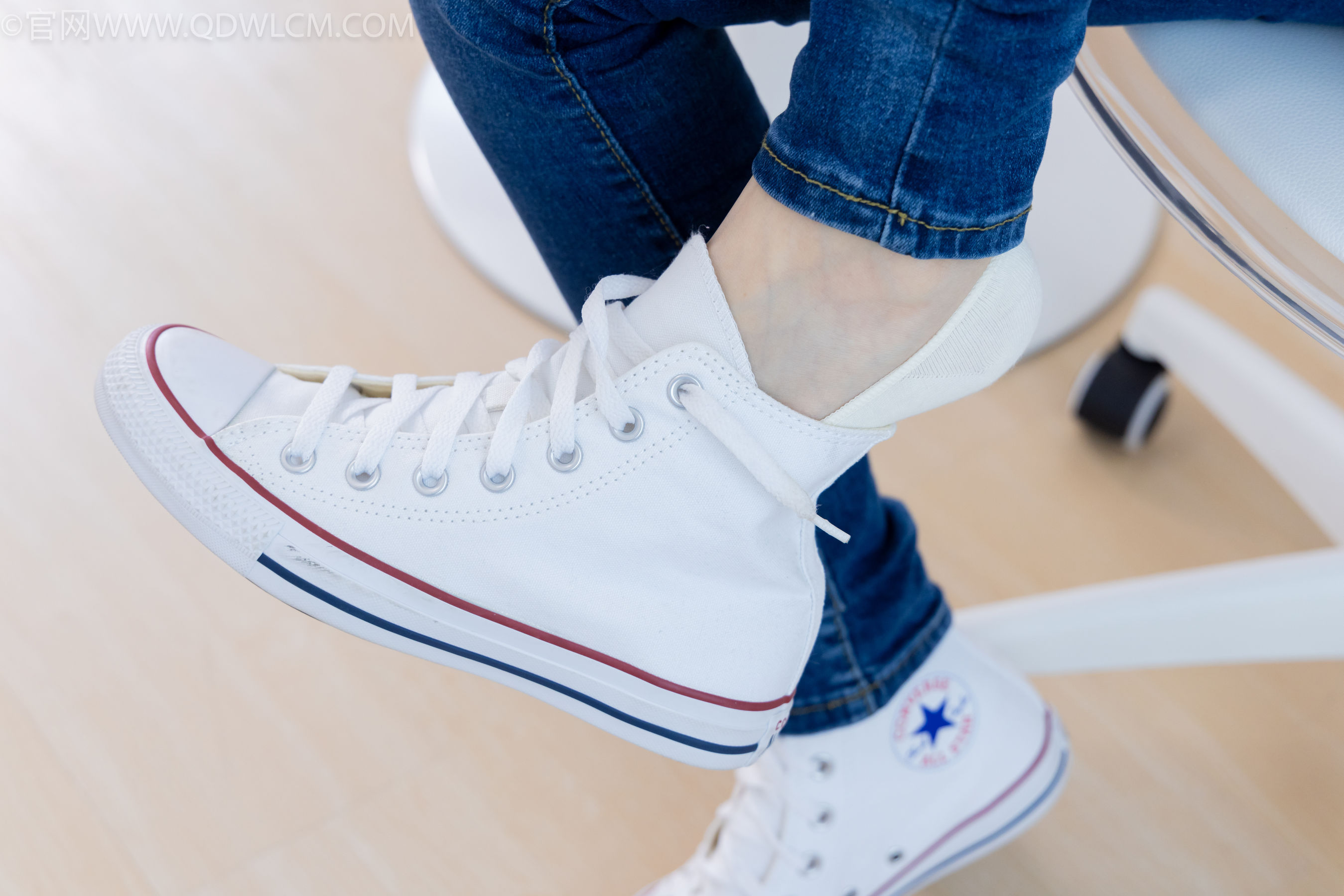 物恋传媒 No.2329 小竹 - 帆布鞋、白船袜、肚子疼揉肚子剧情/(158P)