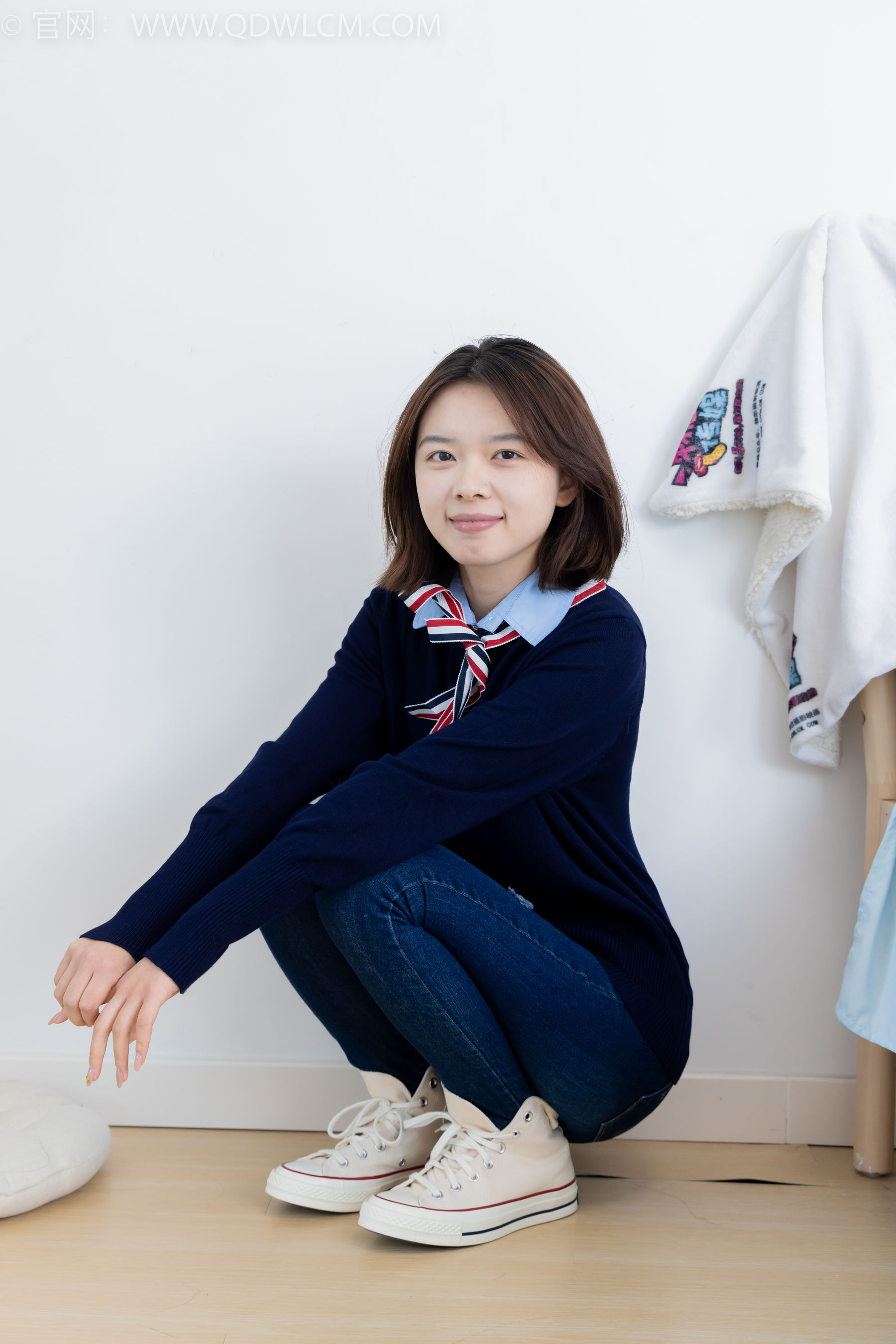 物恋传媒 No.2354 小悦 - 帆布鞋、白棉袜、裸足/(150P)