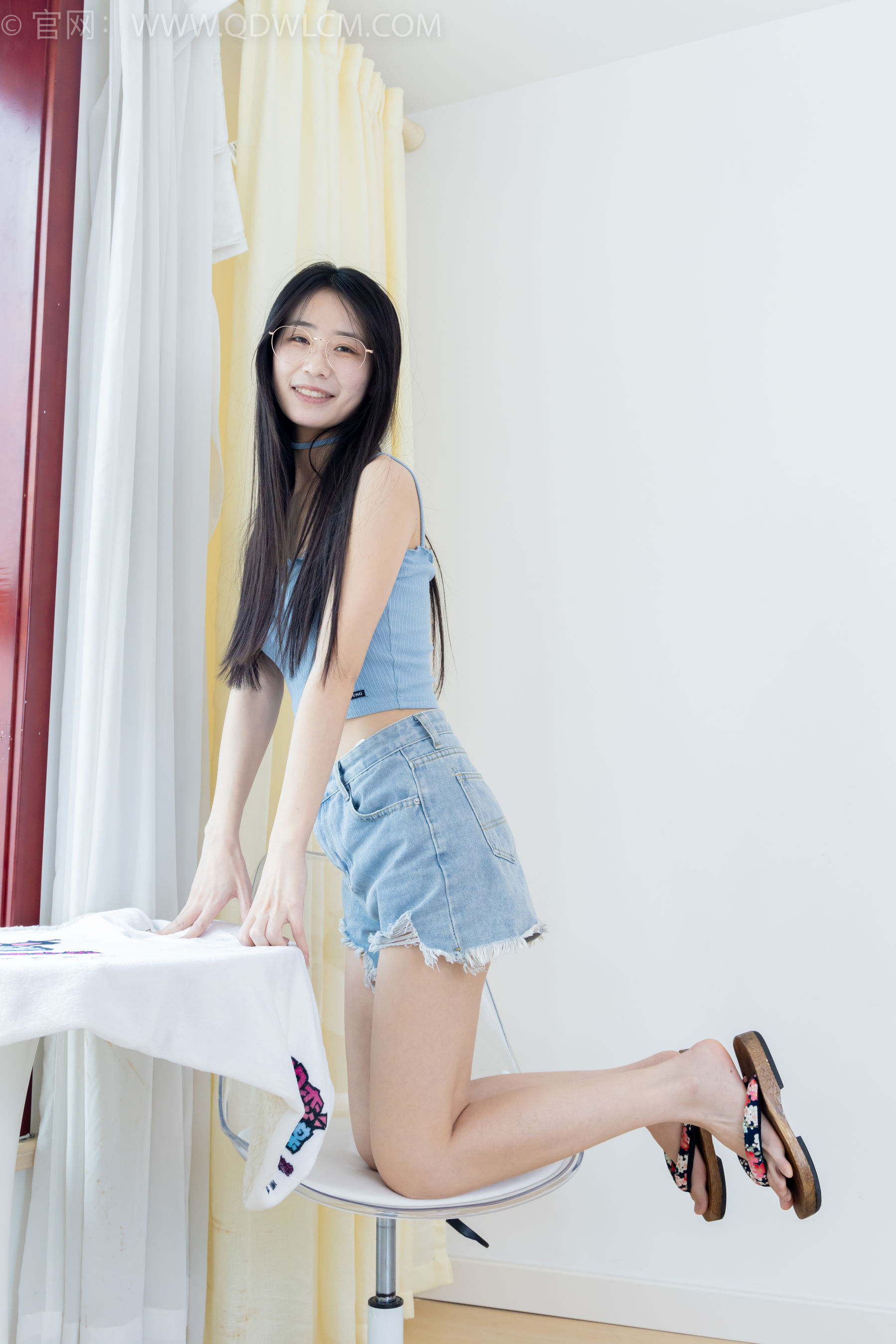 物恋传媒 No.2353 菜菜 - 木屐人字拖、薄黑丝、裸足/(155P)