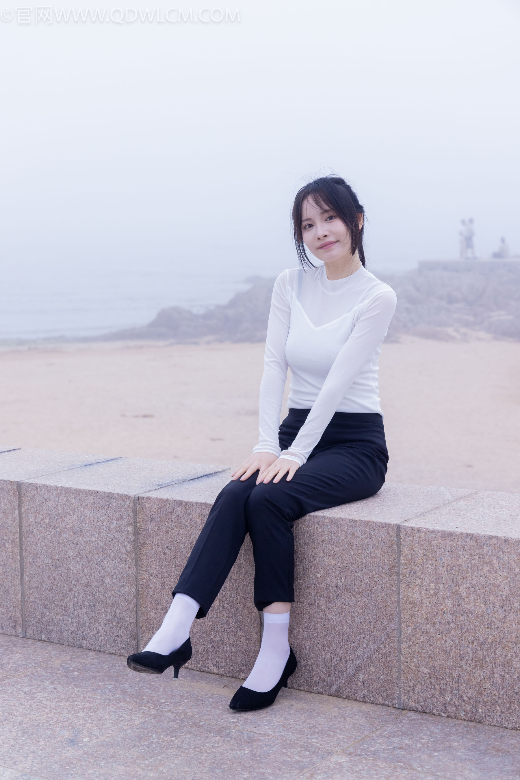 物恋传媒 No.2337 小酒 - 高跟鞋、短黑丝、短白丝/(315P)