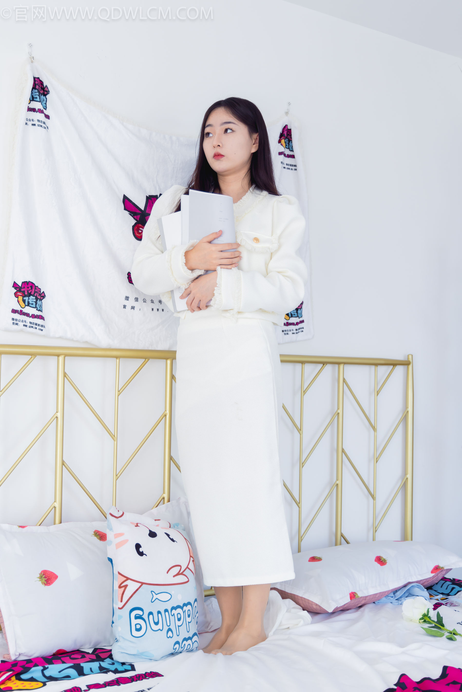 物恋传媒 No.2335 美兔 - 布鞋、长靴、白棉袜、薄肉丝/(227P)