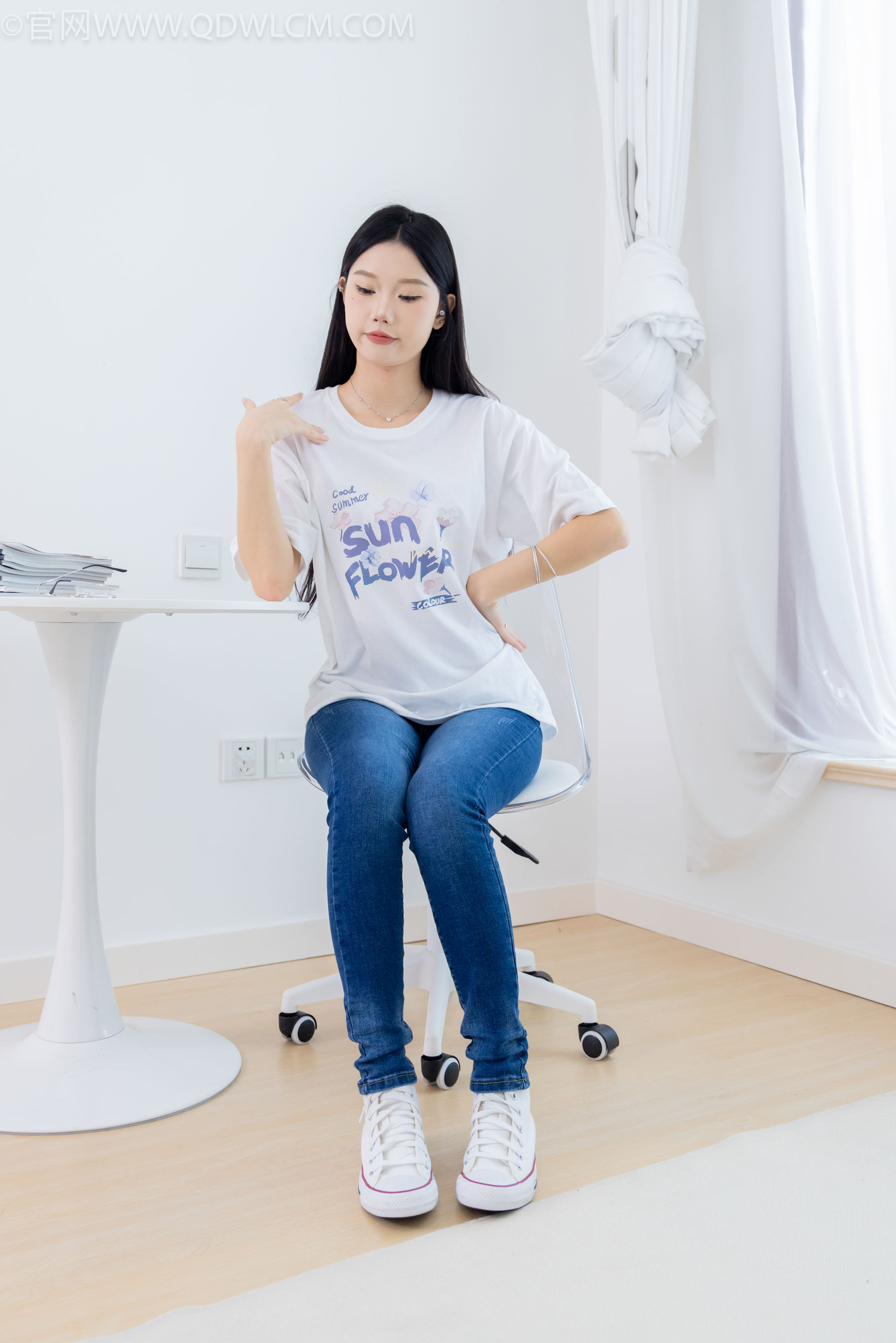 物恋传媒 No.2329 小竹 - 帆布鞋、白船袜、肚子疼揉肚子剧情/(158P)