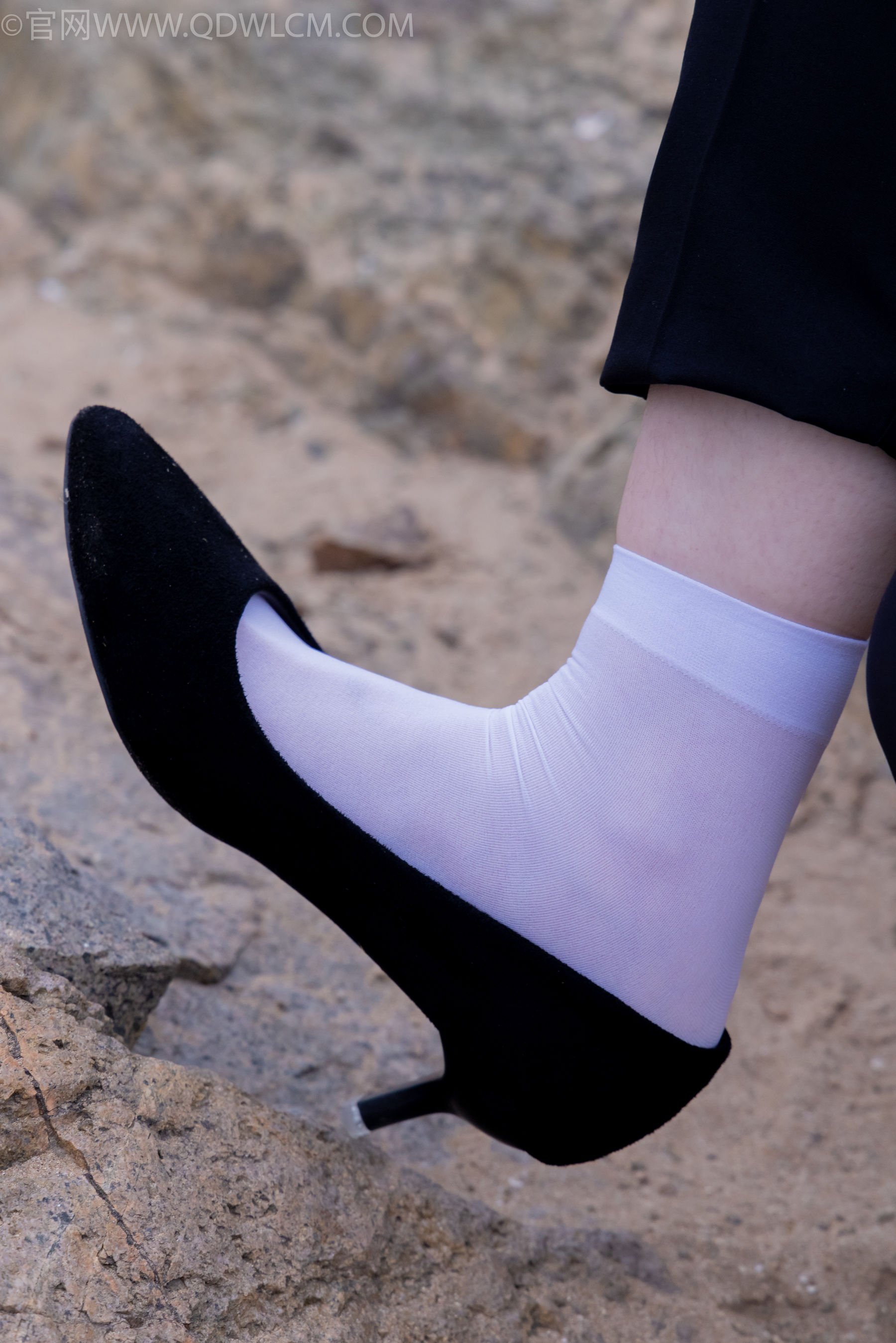 物恋传媒 No.2337 小酒 - 高跟鞋、短黑丝、短白丝/(315P)