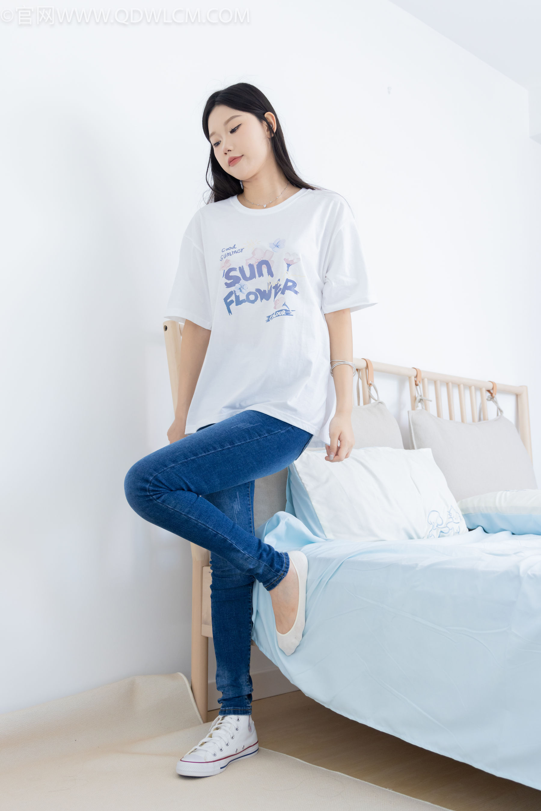 物恋传媒 No.2329 小竹 - 帆布鞋、白船袜、肚子疼揉肚子剧情/(158P)