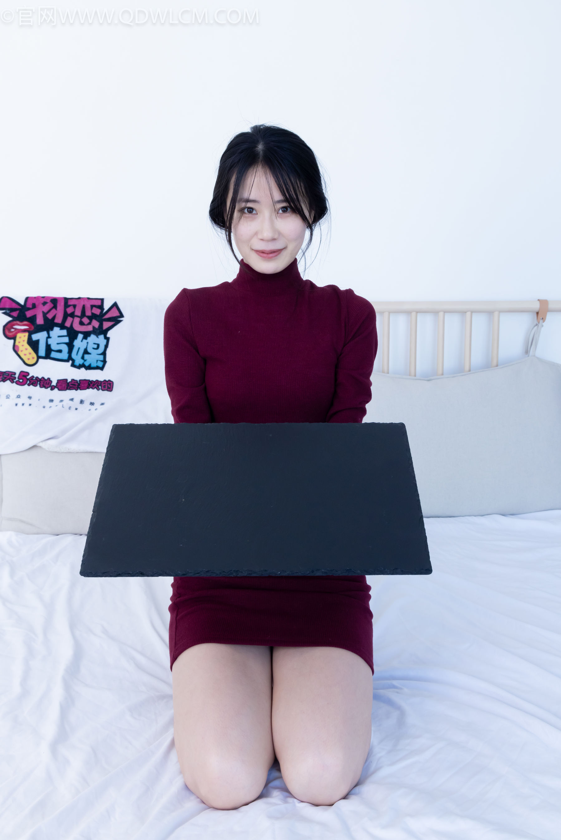 物恋传媒 No.2331 菜菜 - 高跟鞋、薄黑丝、裸足/(352P)