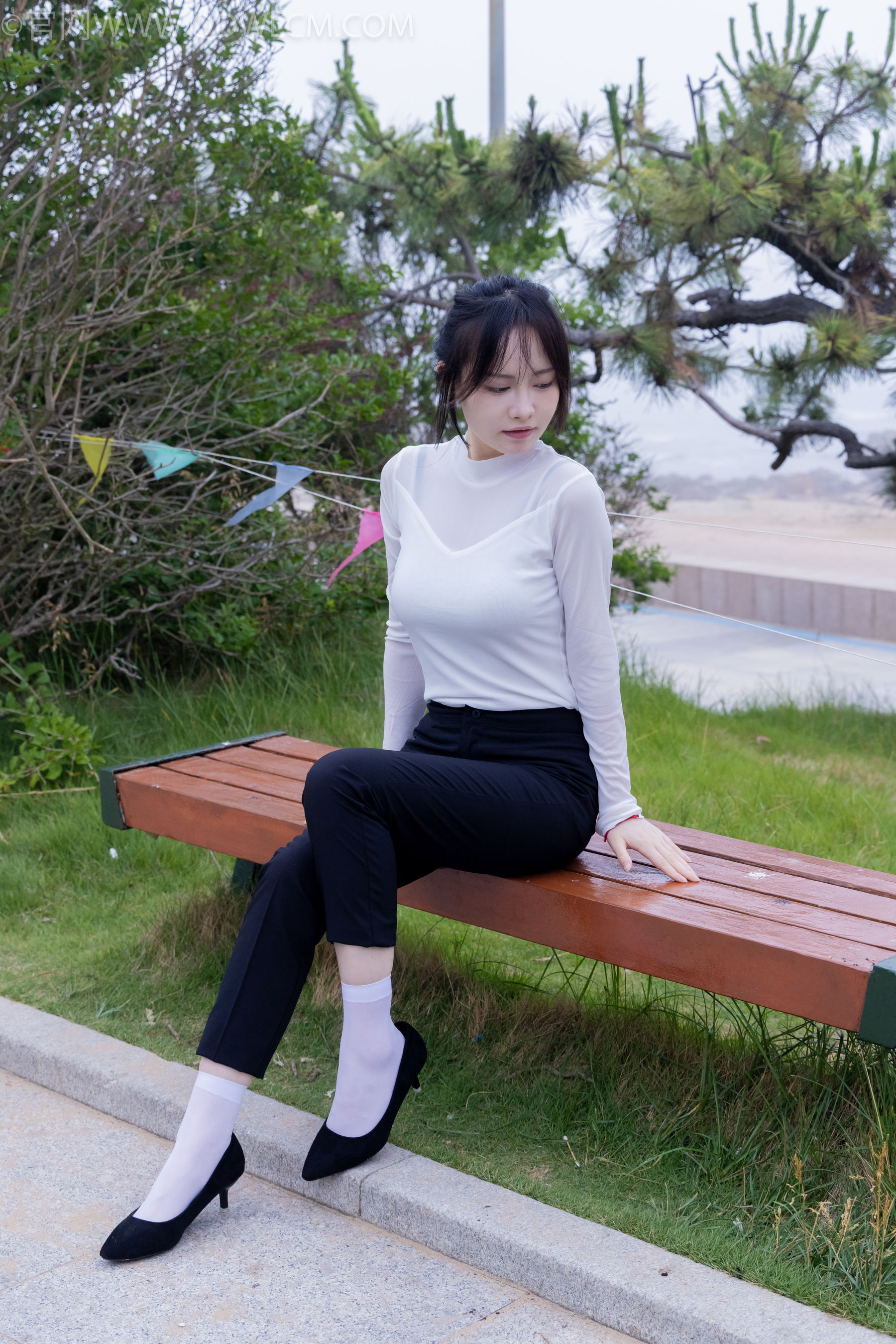 物恋传媒 No.2337 小酒 - 高跟鞋、短黑丝、短白丝/(315P)