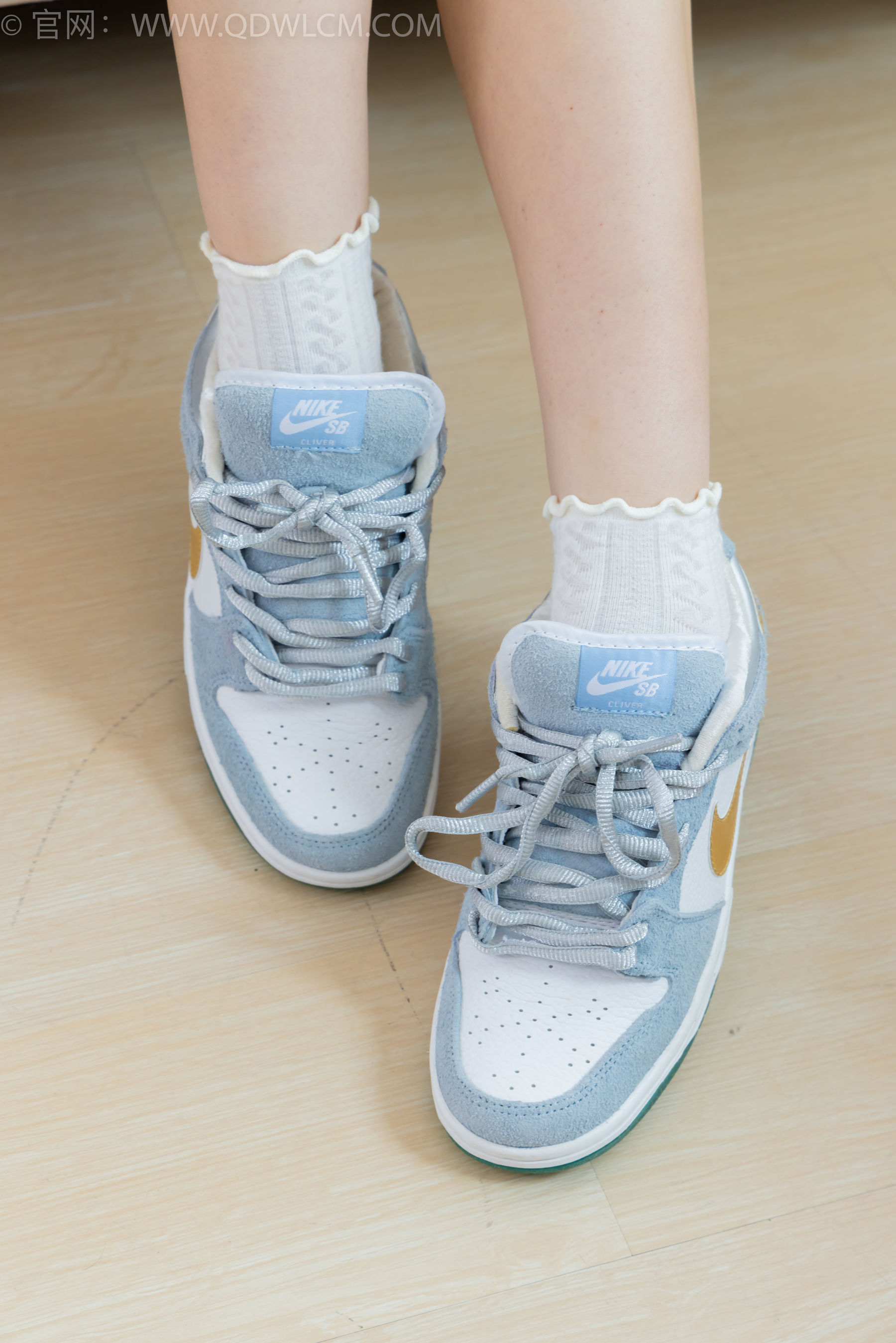 物恋传媒 No.2341 嘟嘟 - 板鞋、白棉袜、裸足、裸足涂精油/(190P)