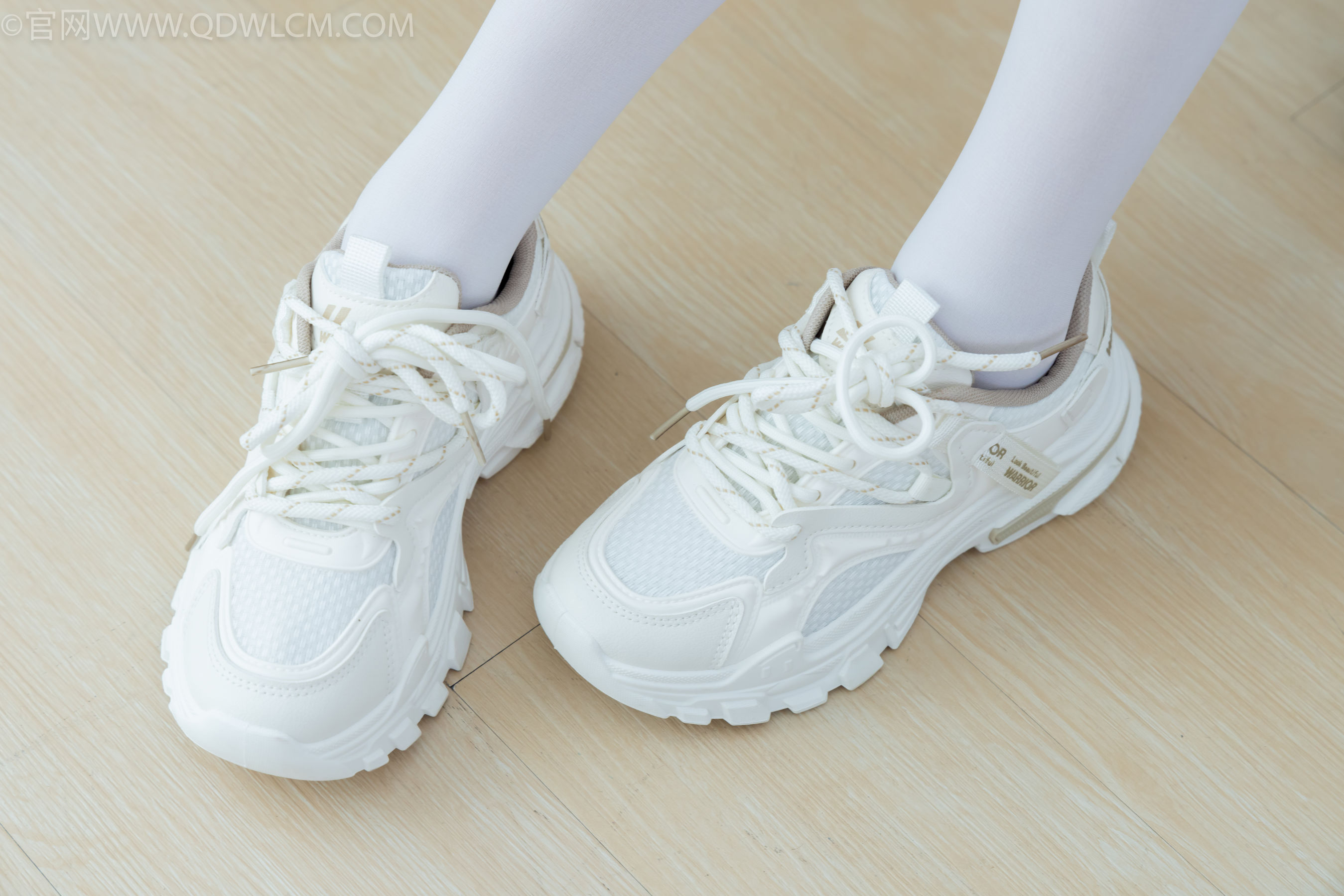 物恋传媒 No.2334 嘉木 - 运动鞋、厚白丝、裸足、裸足/(242P)