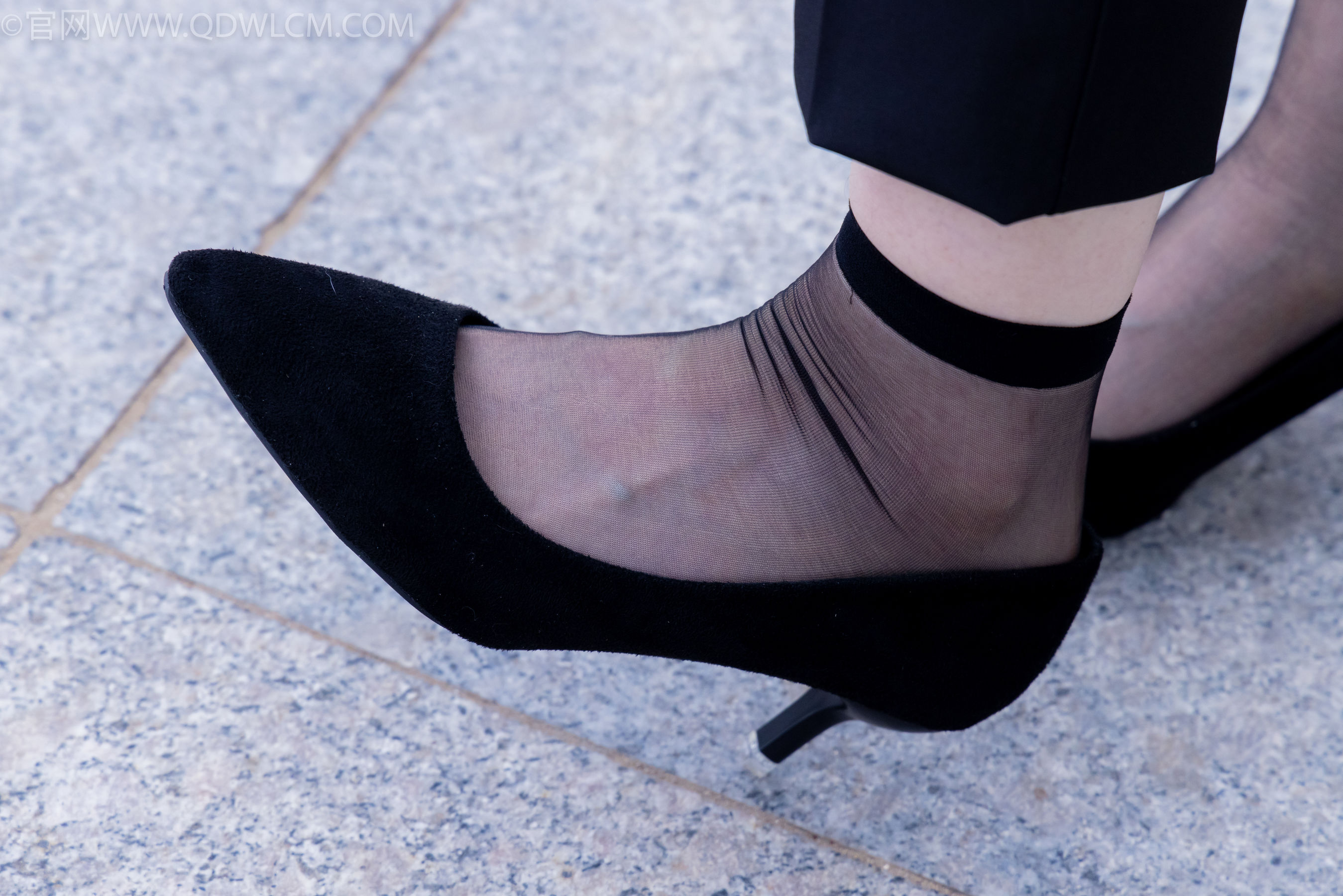 物恋传媒 No.2337 小酒 - 高跟鞋、短黑丝、短白丝/(315P)