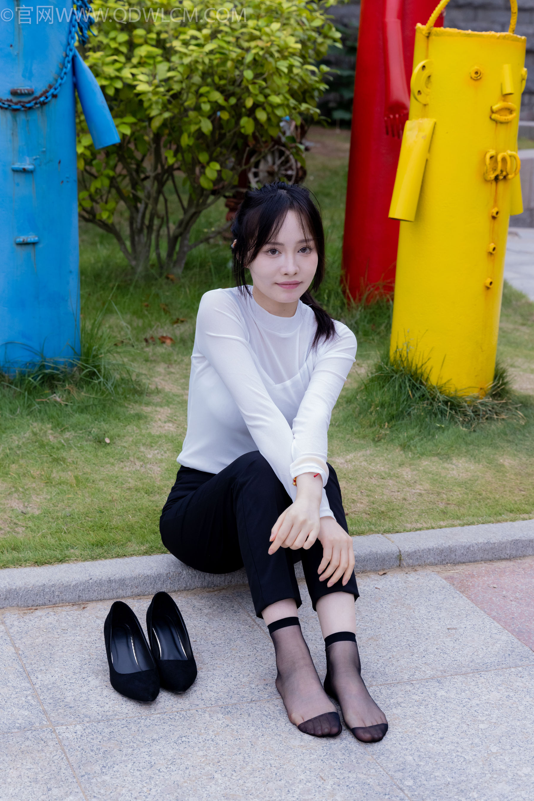 物恋传媒 No.2337 小酒 - 高跟鞋、短黑丝、短白丝/(315P)