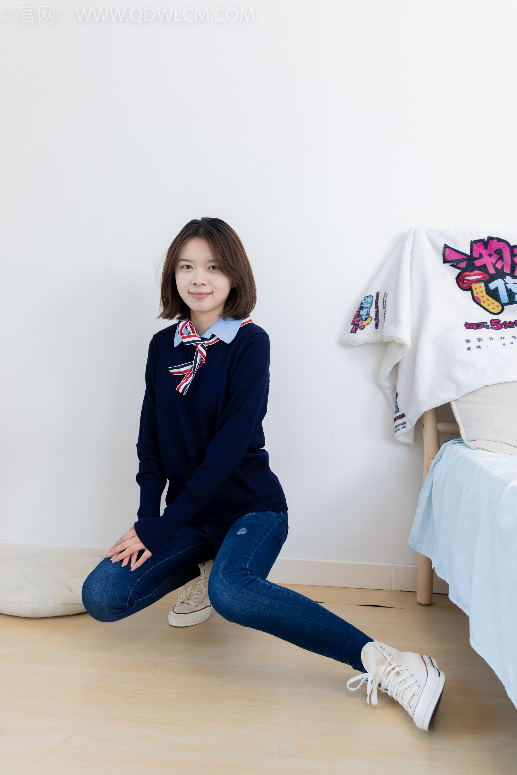 物恋传媒 No.2354 小悦 - 帆布鞋、白棉袜、裸足/(150P)