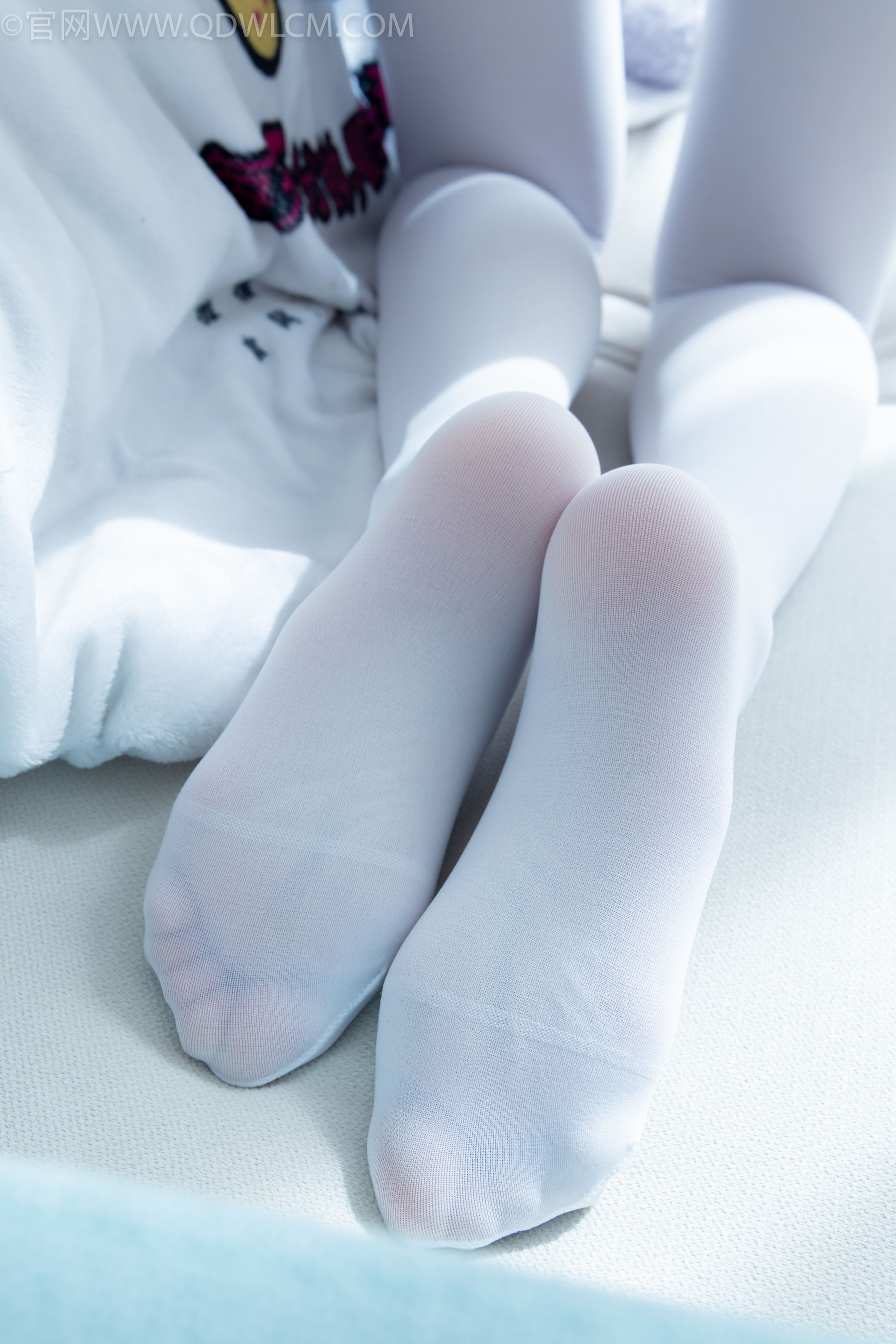 物恋传媒 No.2334 嘉木 - 运动鞋、厚白丝、裸足、裸足/(242P)