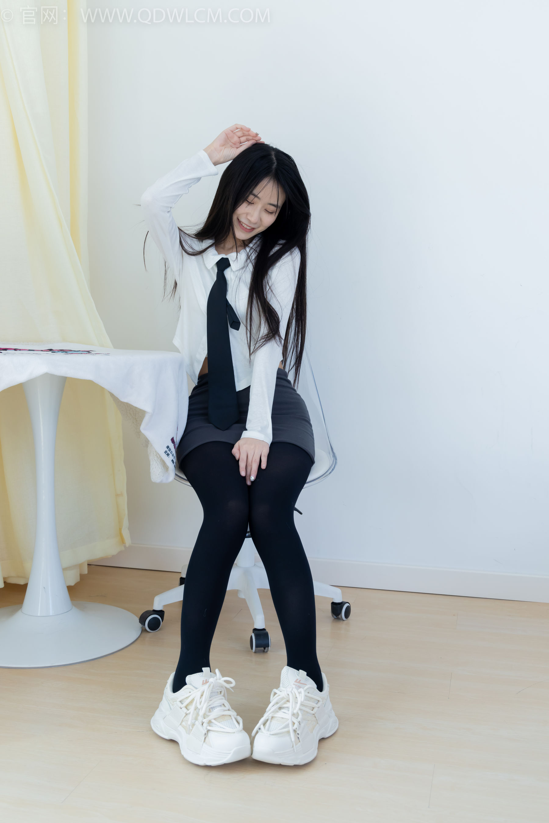 物恋传媒 No.2346 菜菜 - 运动鞋、厚黑丝、裸足/(167P)