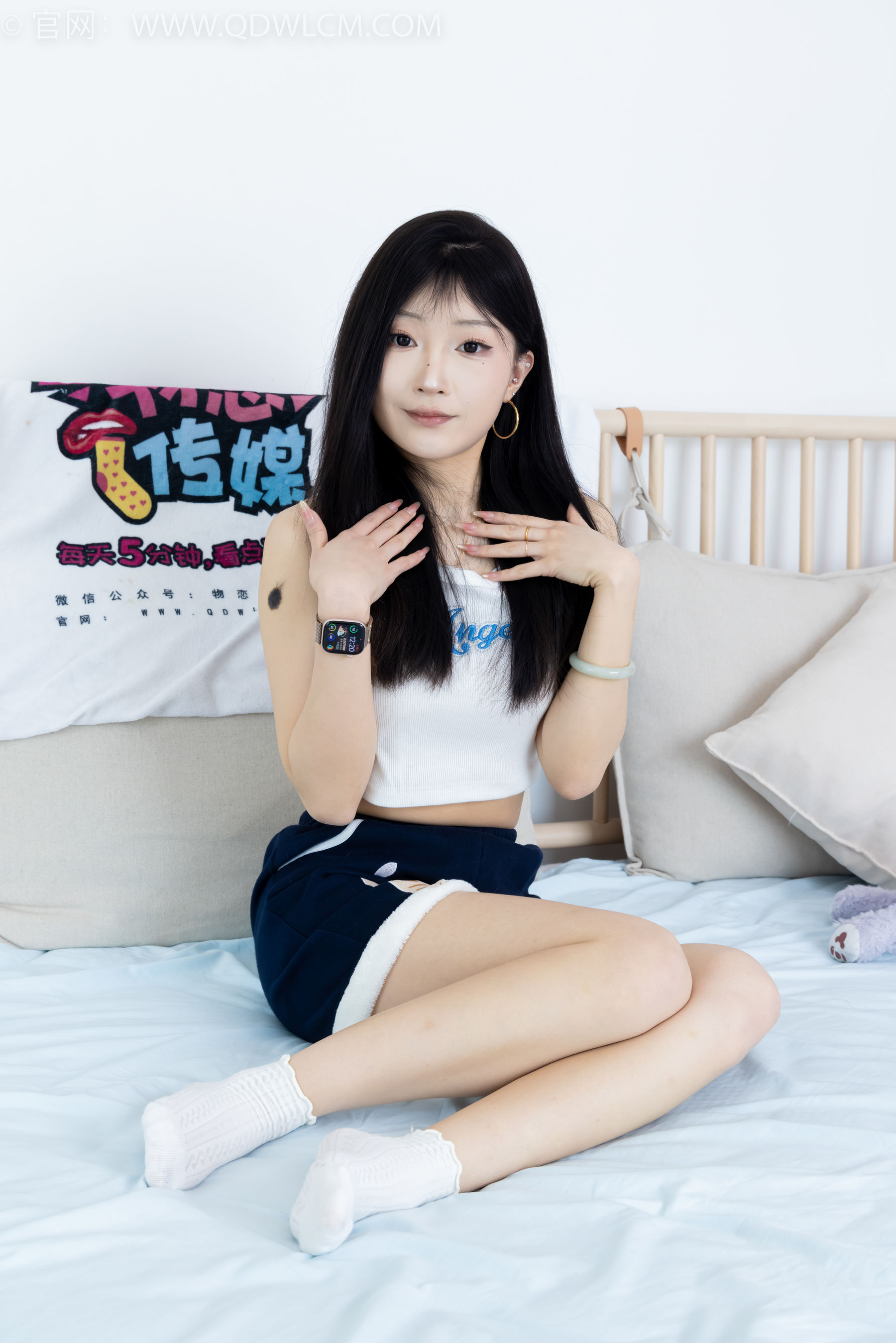 物恋传媒 No.2341 嘟嘟 - 板鞋、白棉袜、裸足、裸足涂精油/(190P)