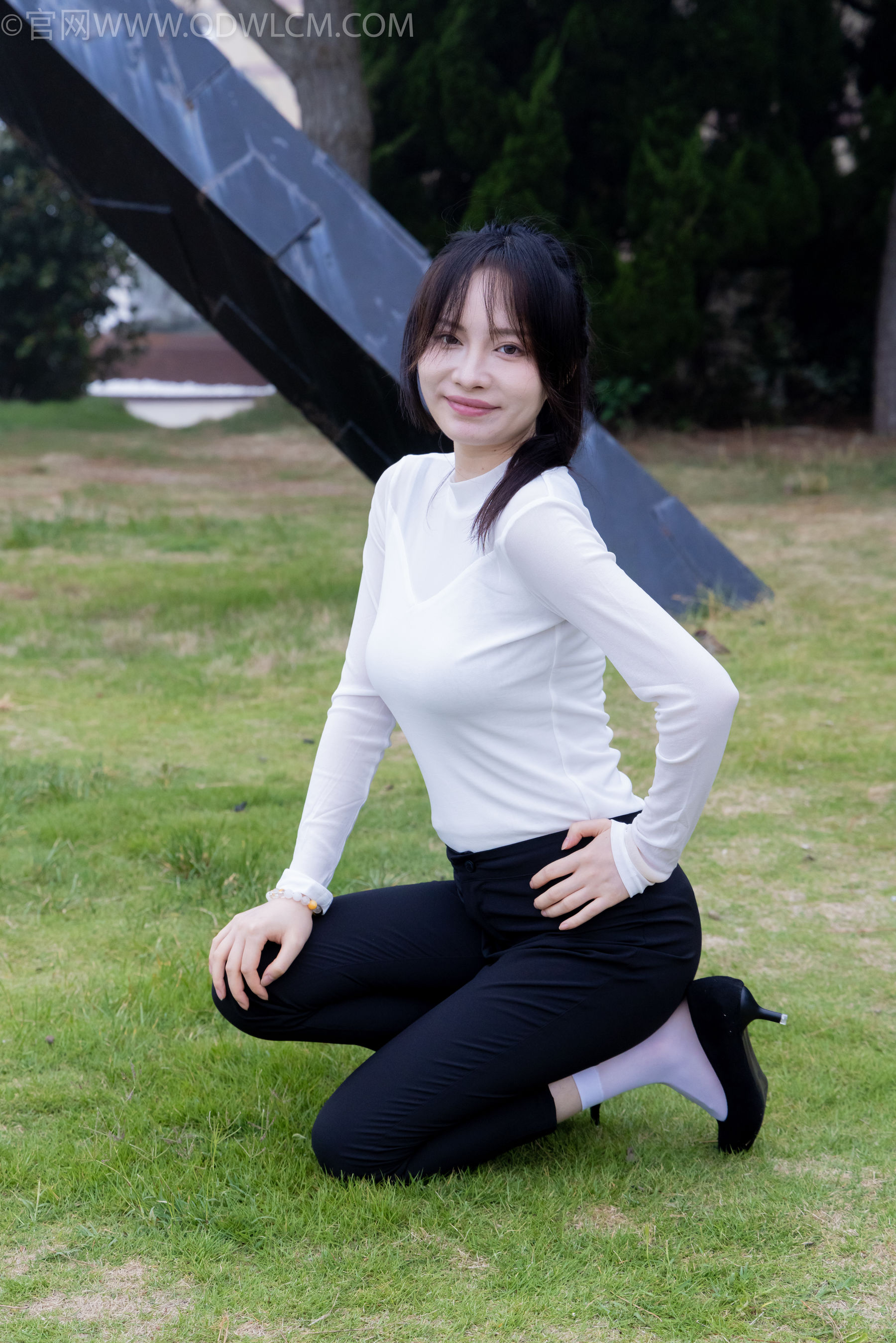 物恋传媒 No.2337 小酒 - 高跟鞋、短黑丝、短白丝/(315P)