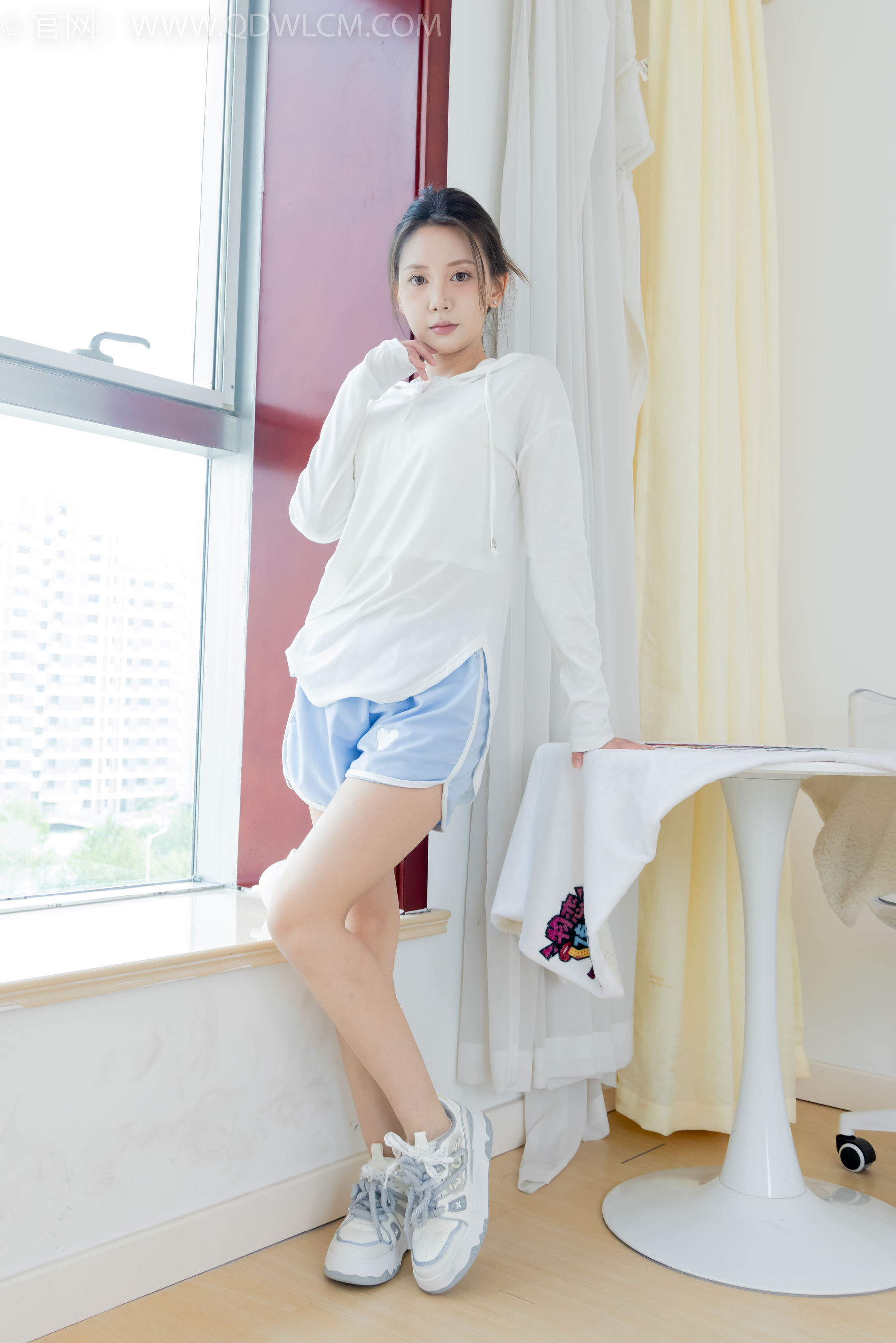 物恋传媒 No.2348 小曦 - 板鞋、白棉袜、裸足/(155P)