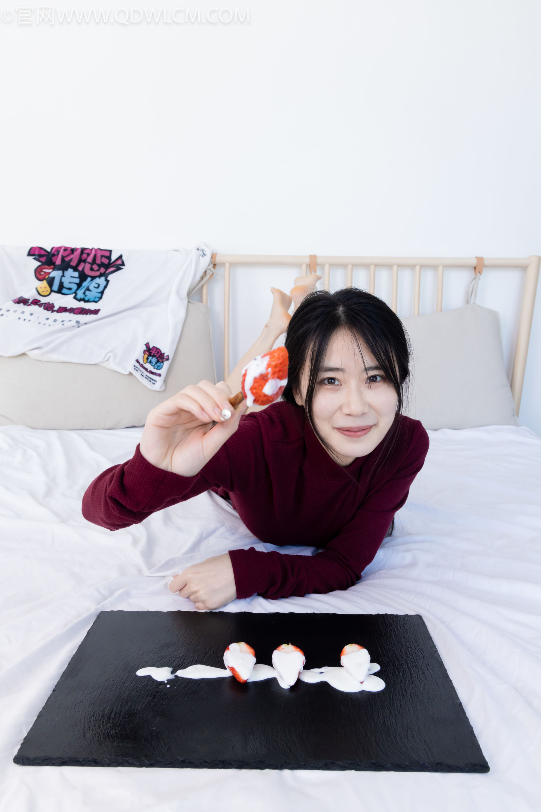 物恋传媒 No.2331 菜菜 - 高跟鞋、薄黑丝、裸足/(352P)