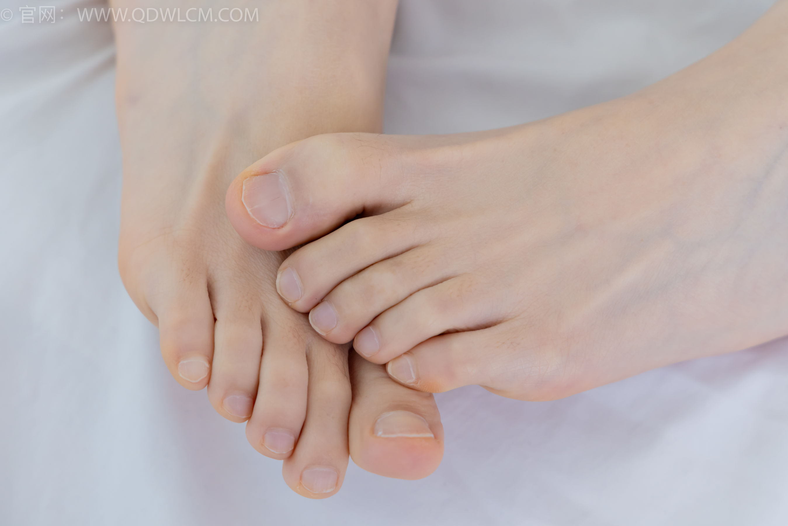 物恋传媒 No.2346 菜菜 - 运动鞋、厚黑丝、裸足/(167P)