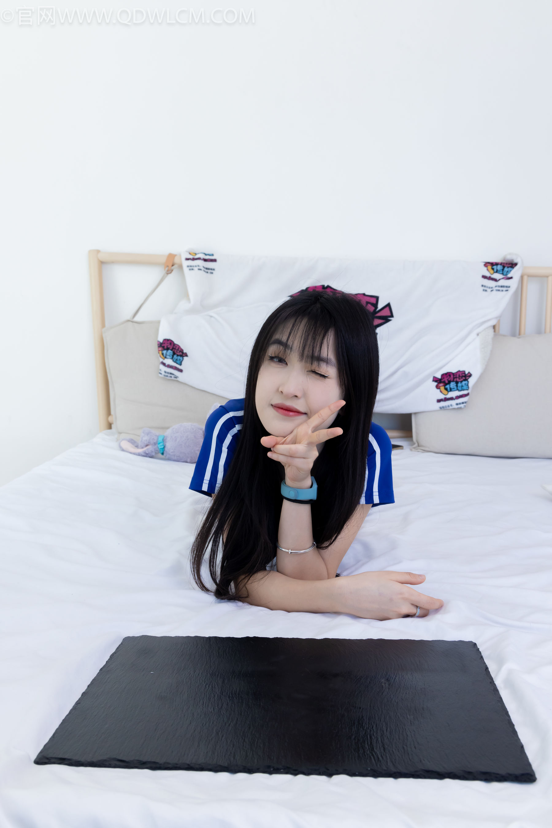 物恋传媒 No.2334 嘉木 - 运动鞋、厚白丝、裸足、裸足/(242P)