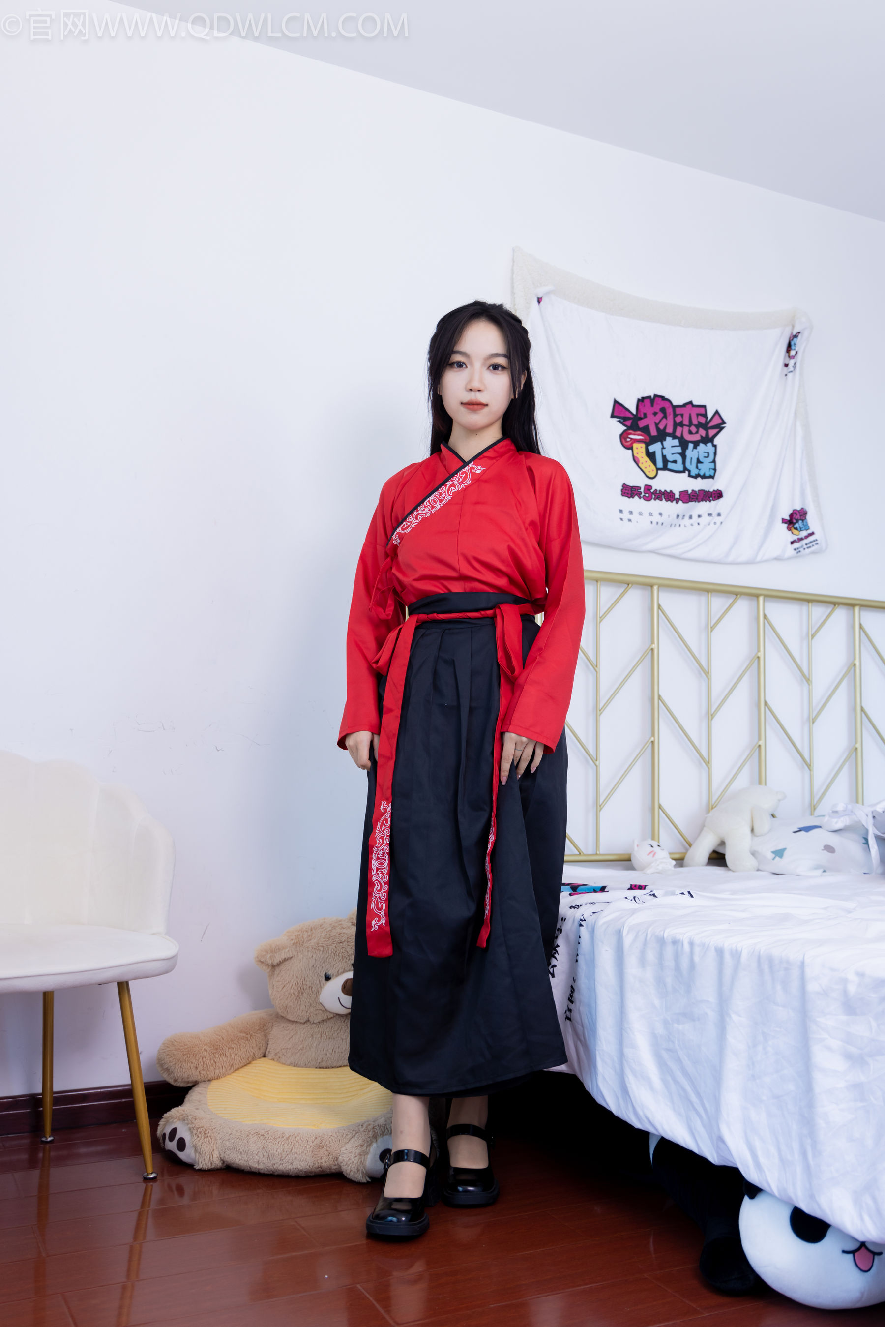 物恋传媒 No.2330 纱纱 - 汉服、皮鞋、白棉袜、薄肉丝/(219P)