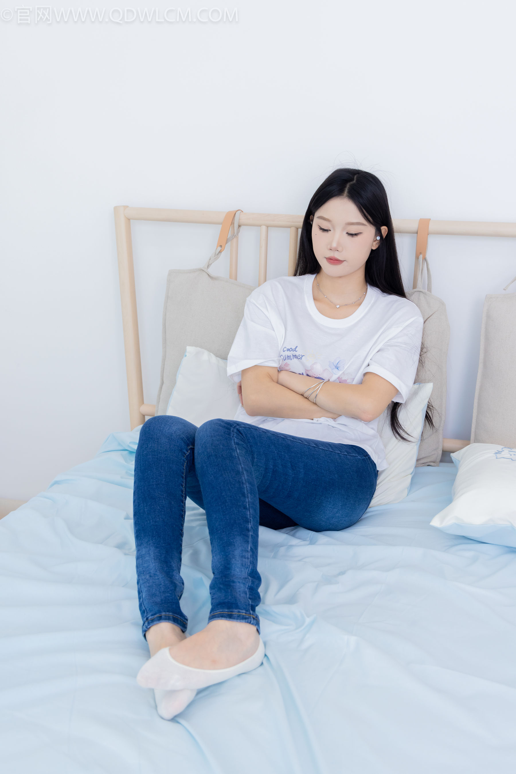 物恋传媒 No.2329 小竹 - 帆布鞋、白船袜、肚子疼揉肚子剧情/(158P)